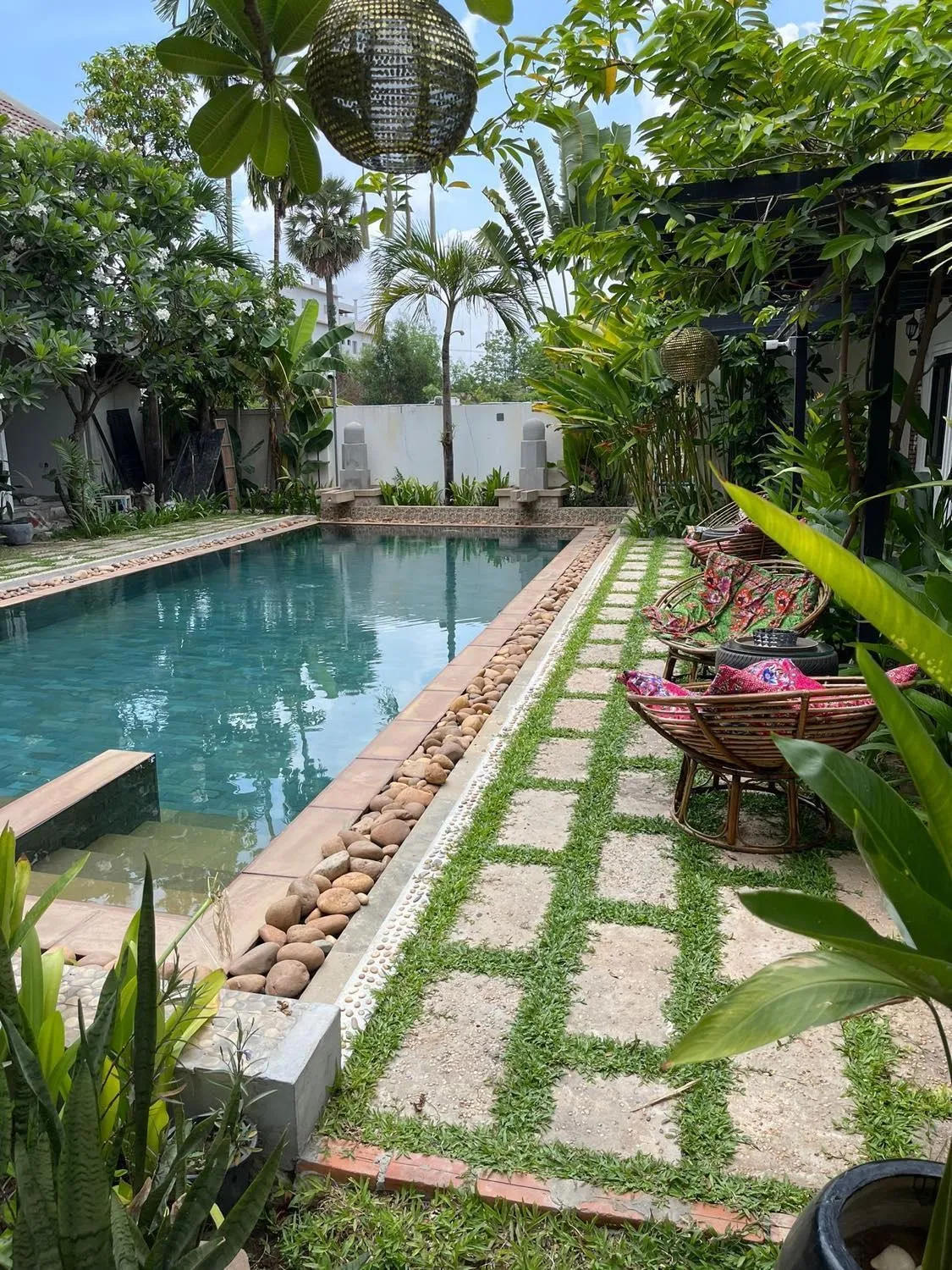 Swimming pool in The Botanic Garden Hotel