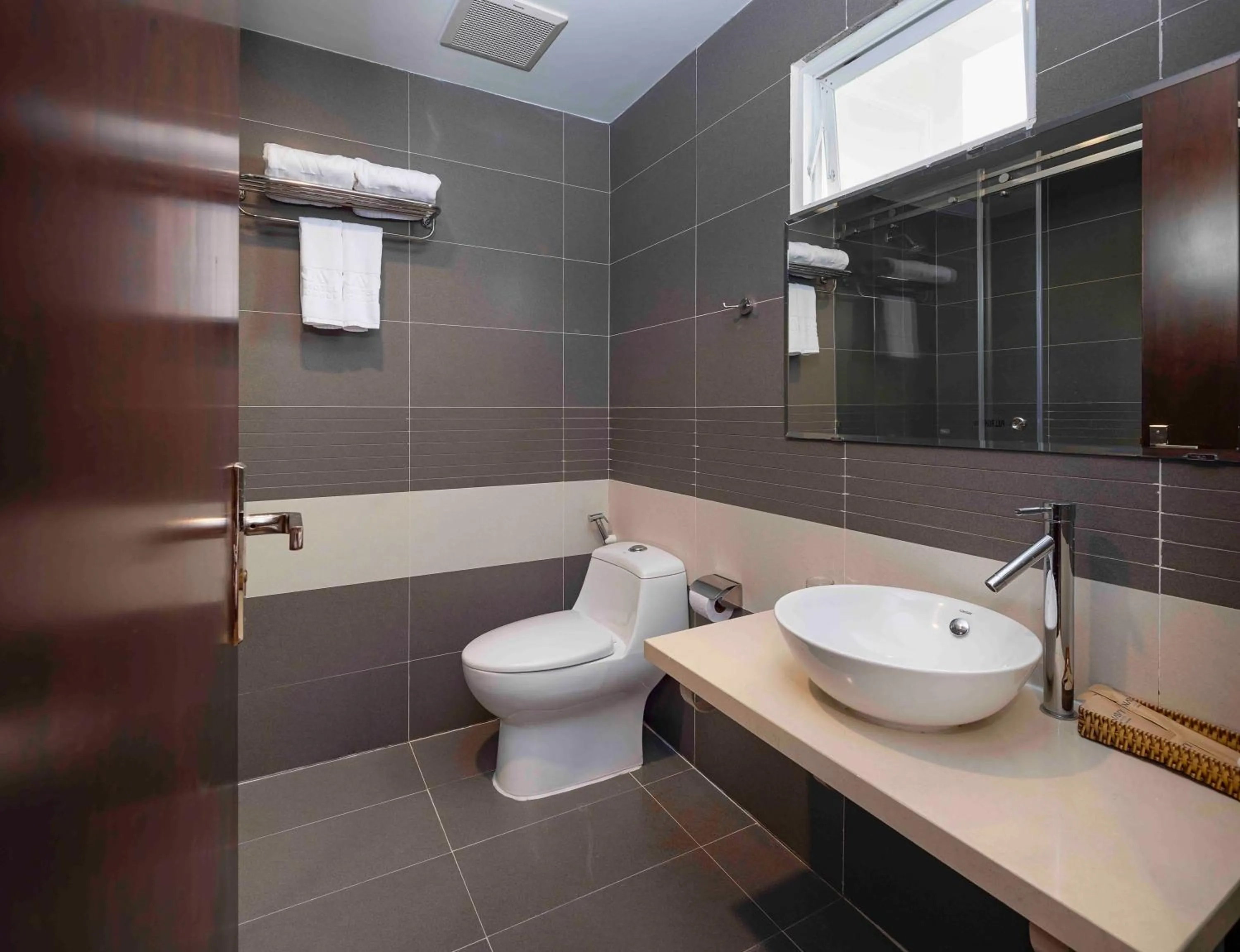 Toilet in Navy Hotel Nha Trang