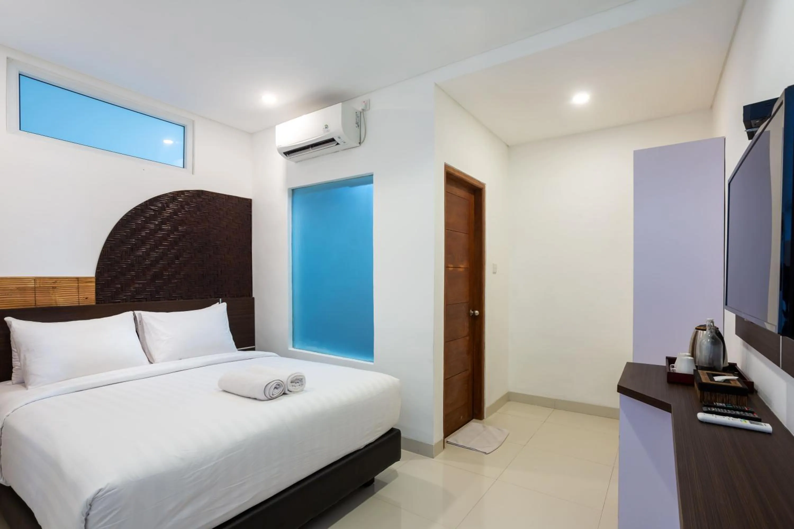 Photo of the whole room, Bed in Cove De Tinaya