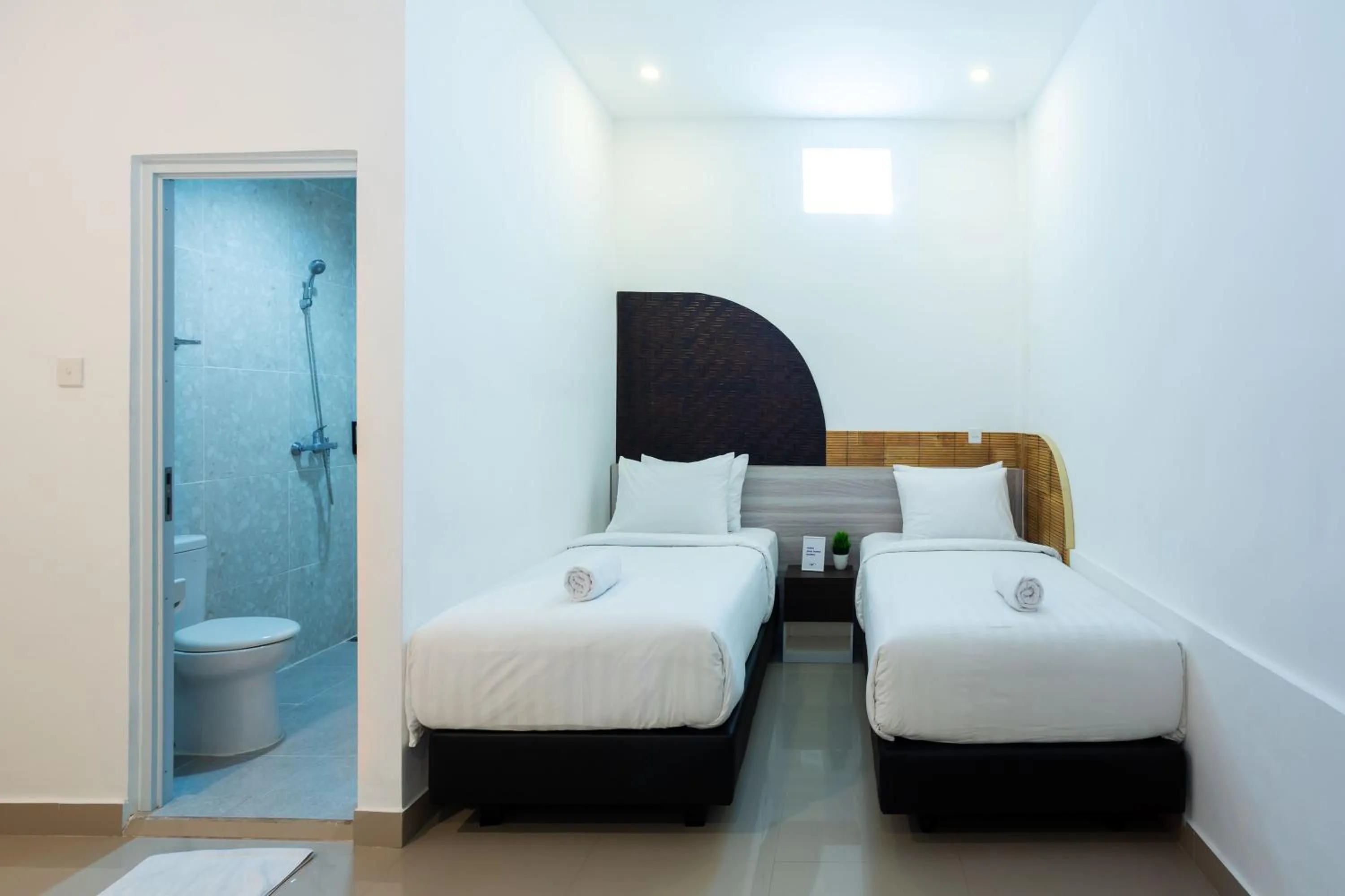 Toilet, Bed in Cove De Tinaya