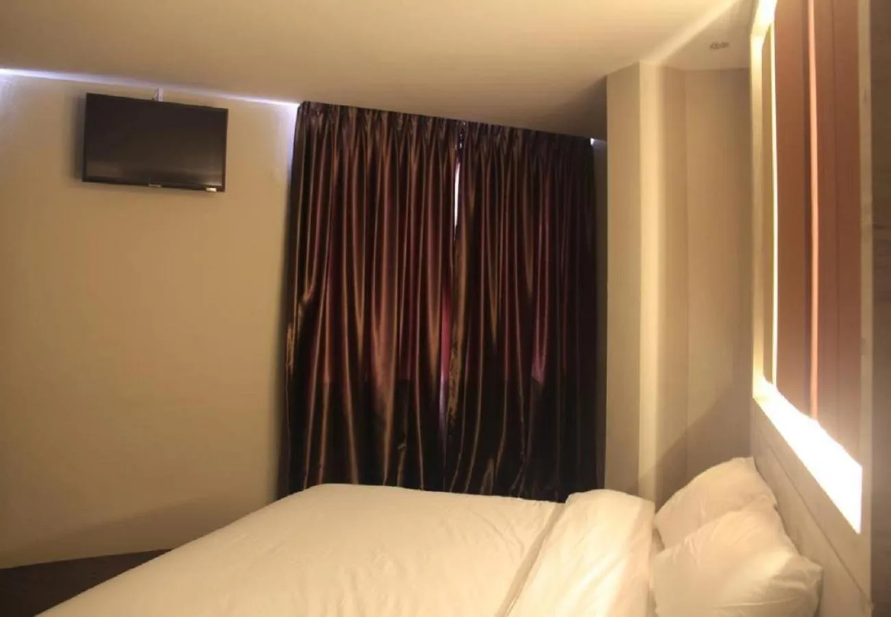 Bed in Merge Summit by Secoms