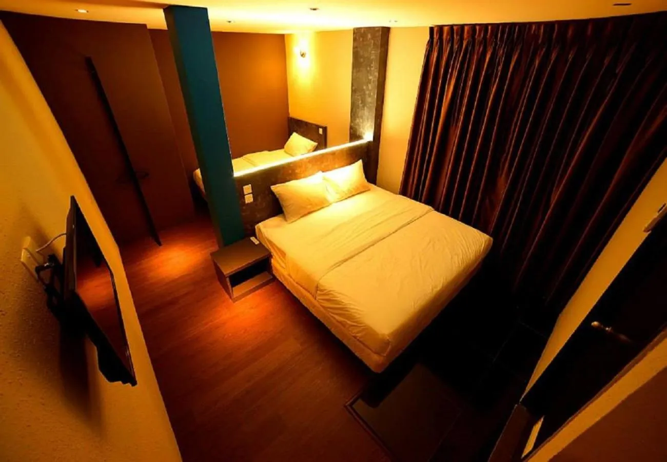 Bed in Merge Summit by Secoms