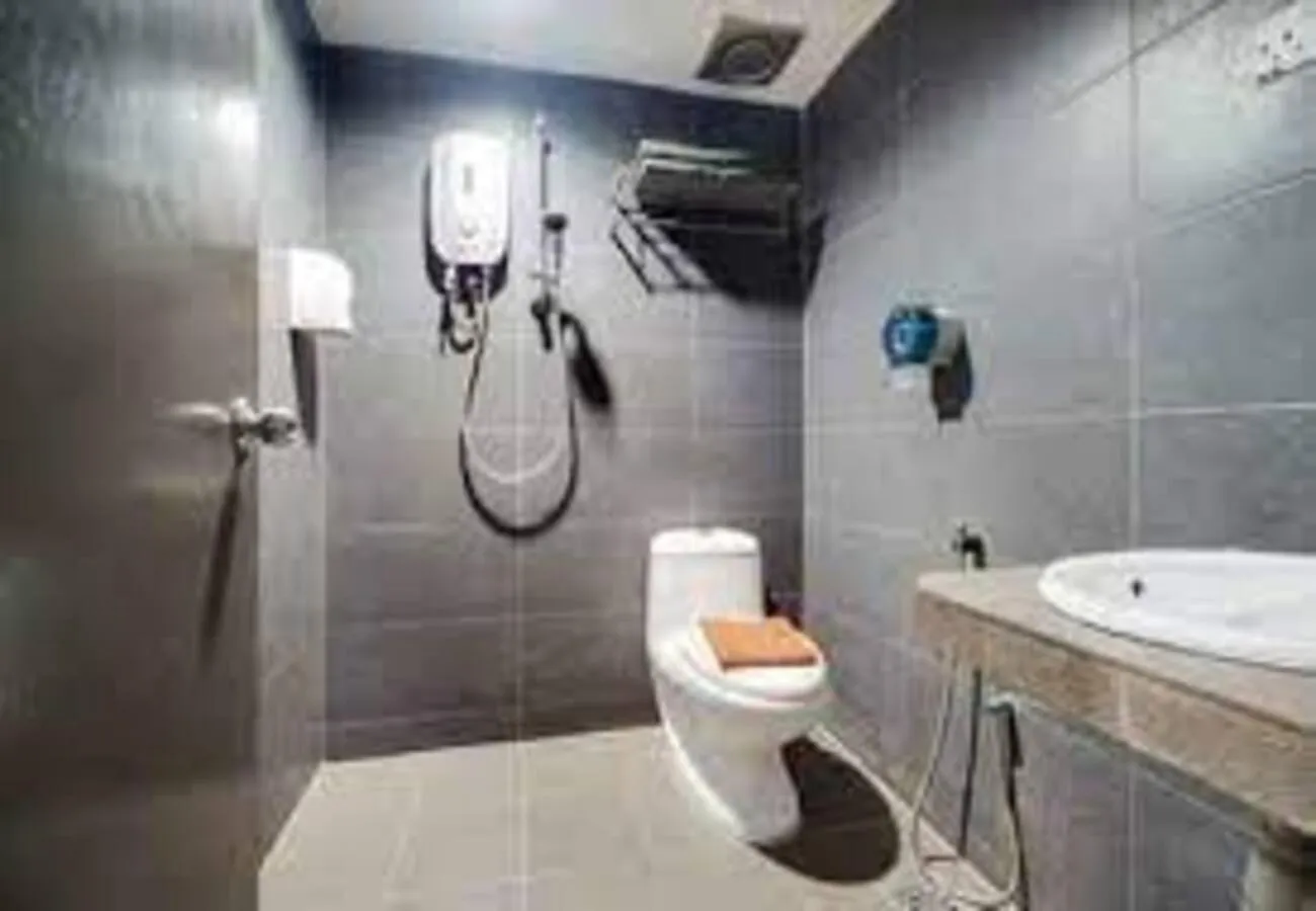 Toilet in Merge Summit by Secoms