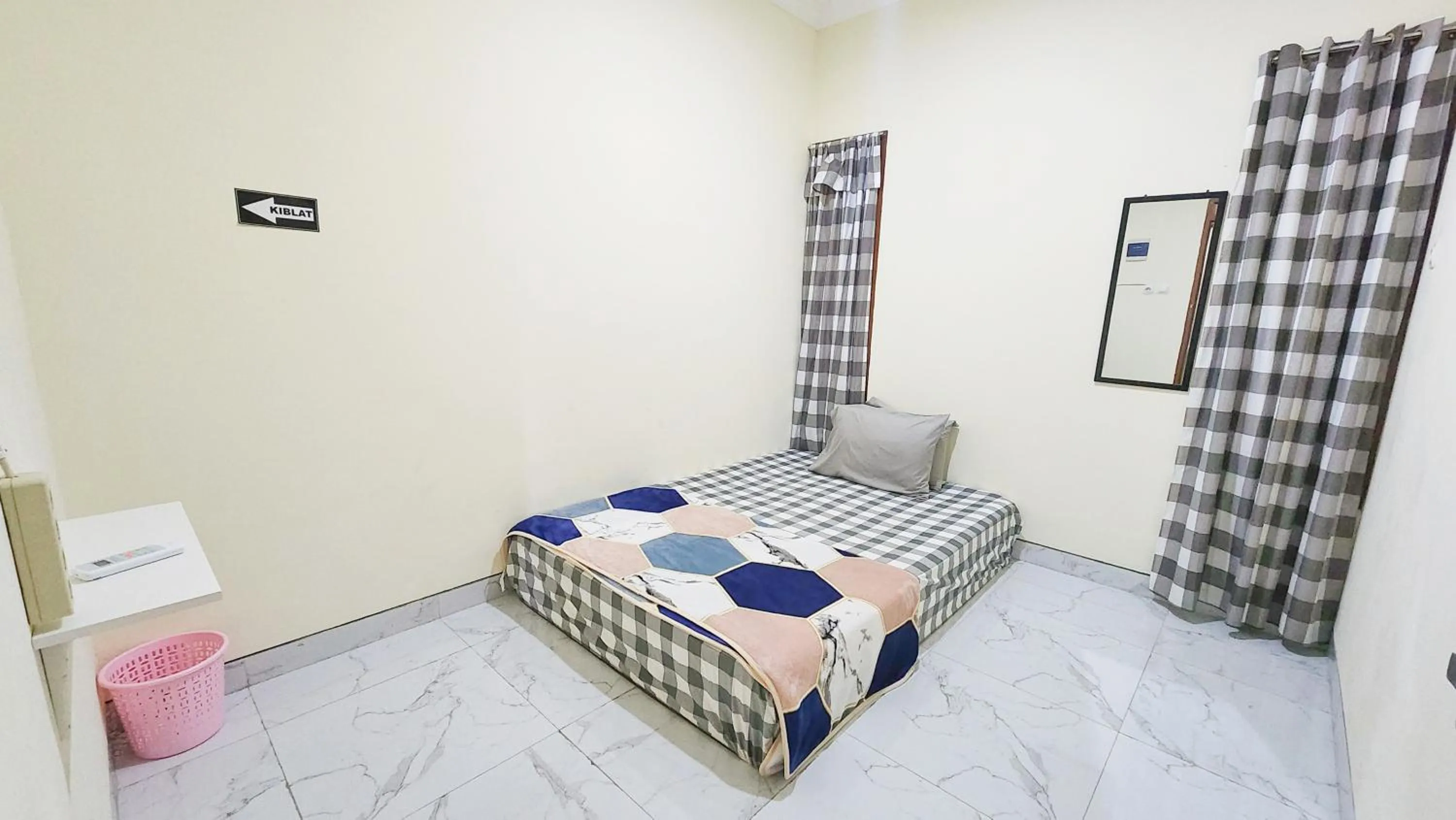 Bed in Surabaya Homey near UNAIR Syariah