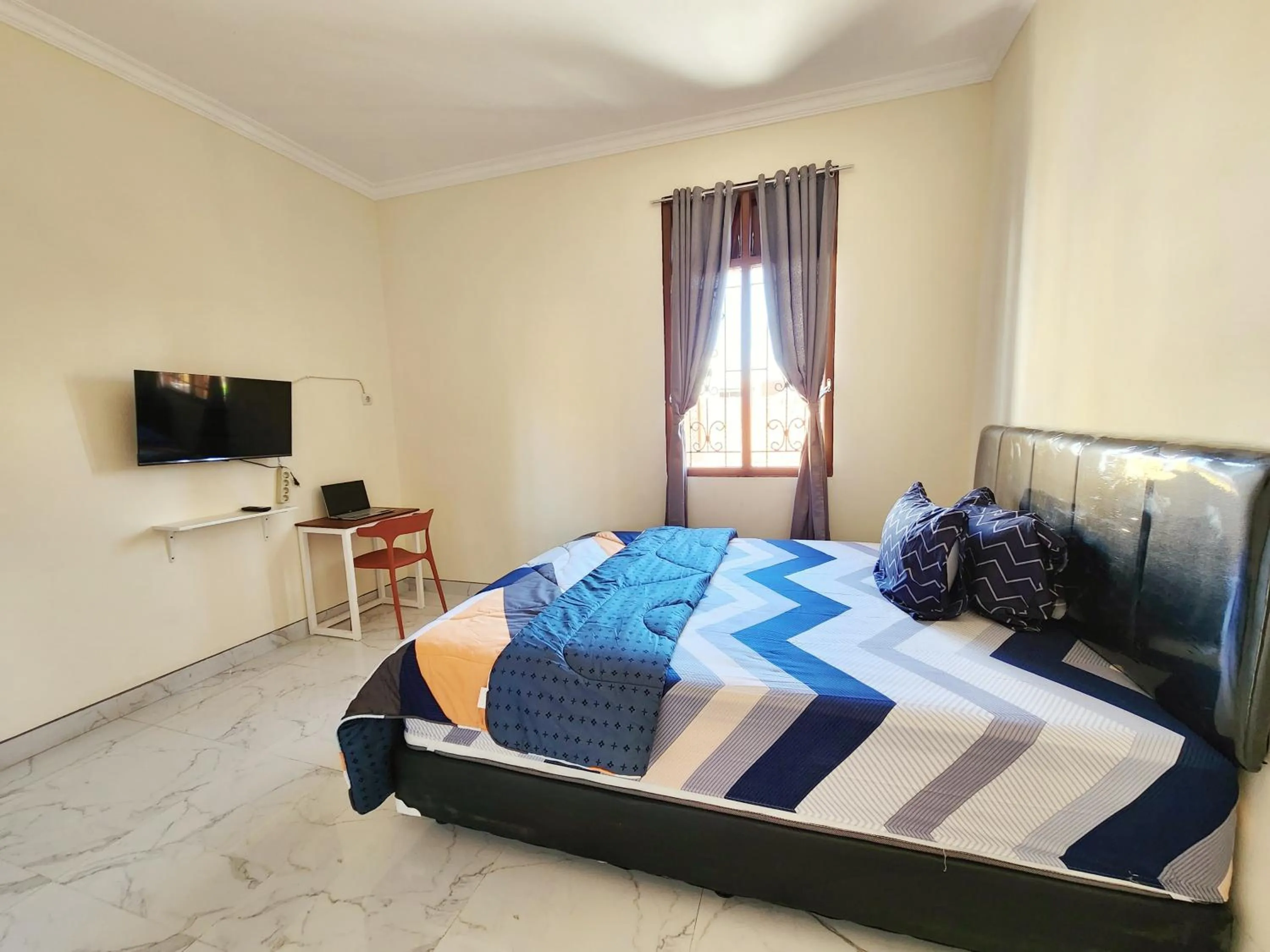 Bed in Surabaya Homey near UNAIR Syariah