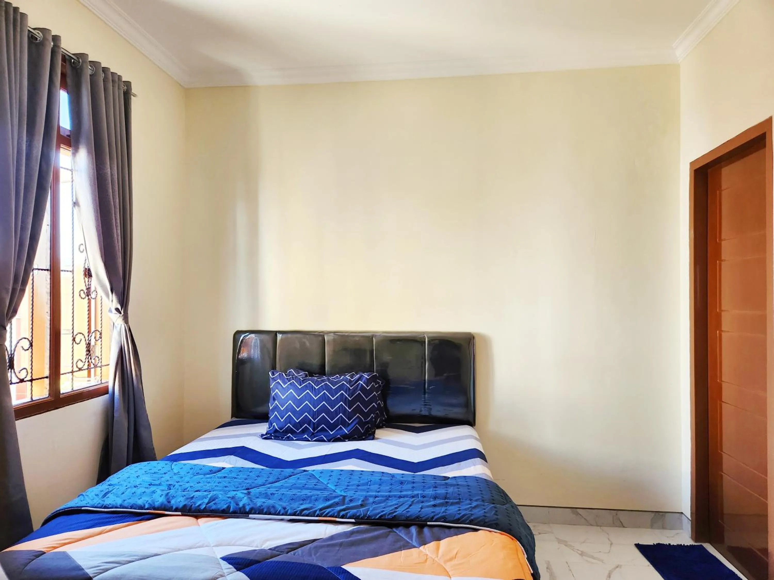 Photo of the whole room, Bed in Surabaya Homey near UNAIR Syariah