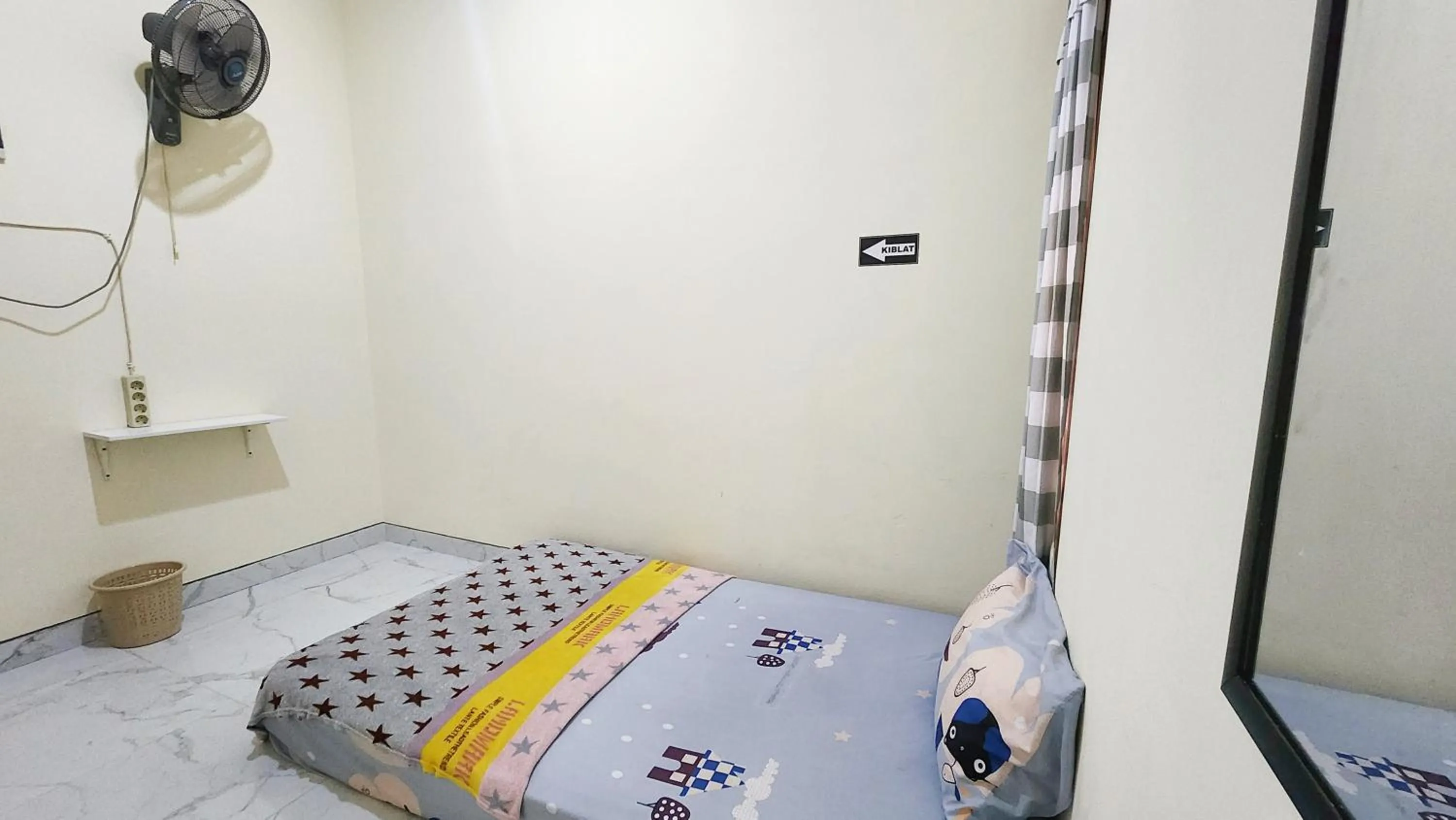 Bed in Surabaya Homey near UNAIR Syariah