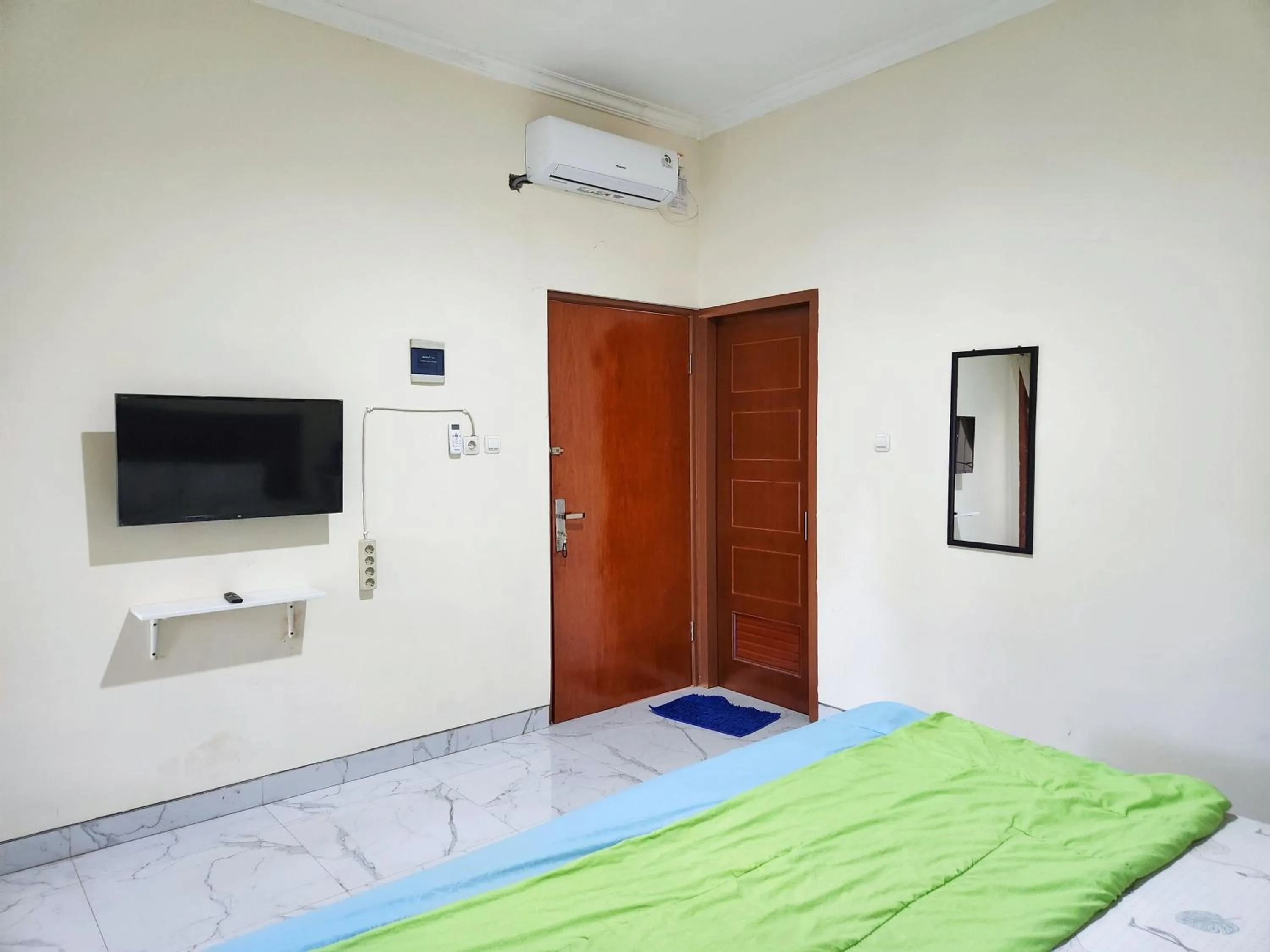 Bed in Surabaya Homey near UNAIR Syariah