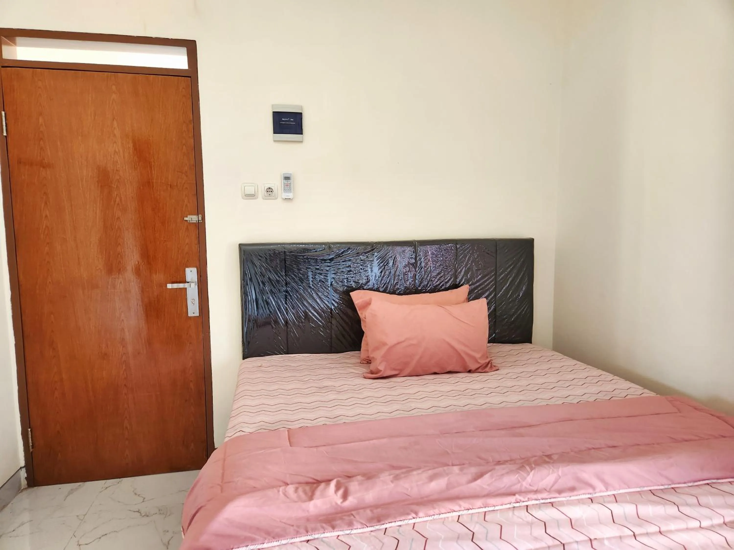 Bed in Surabaya Homey near UNAIR Syariah