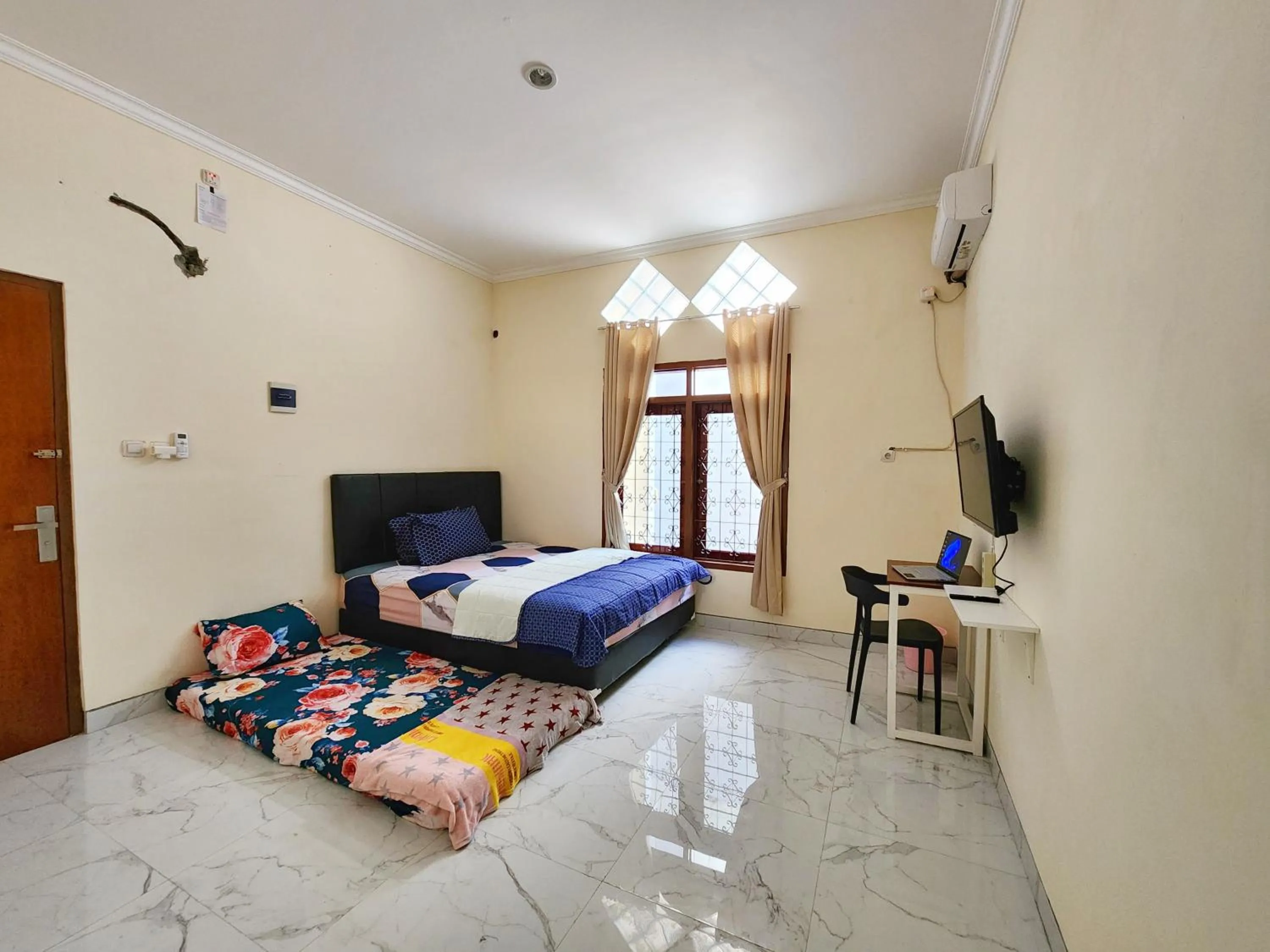 Bed in Surabaya Homey near UNAIR Syariah