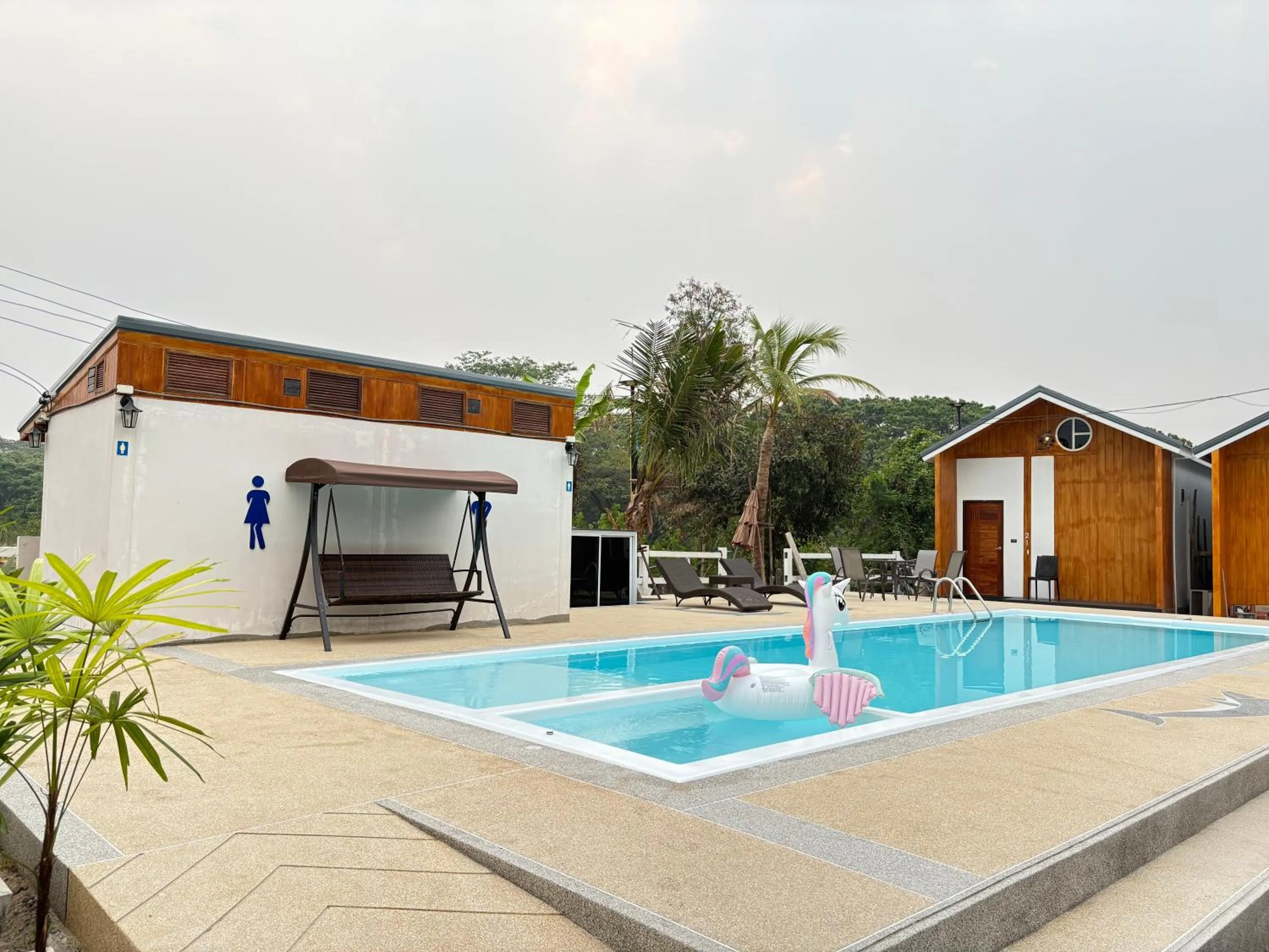 Swimming pool in พบรักรีสอร์ท Pobruk resort