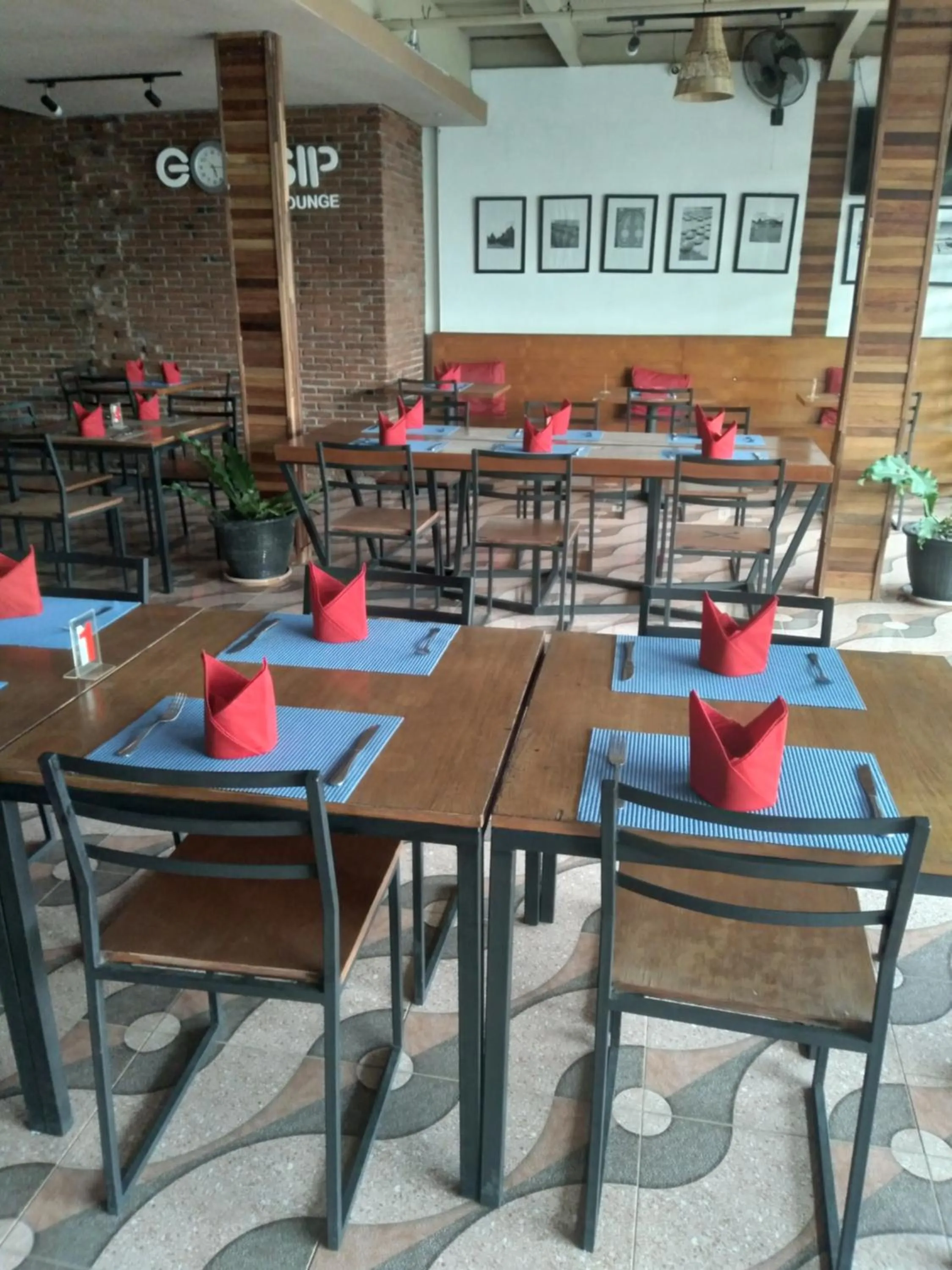 Restaurant/places to eat in Poppies Senggigi Hostel