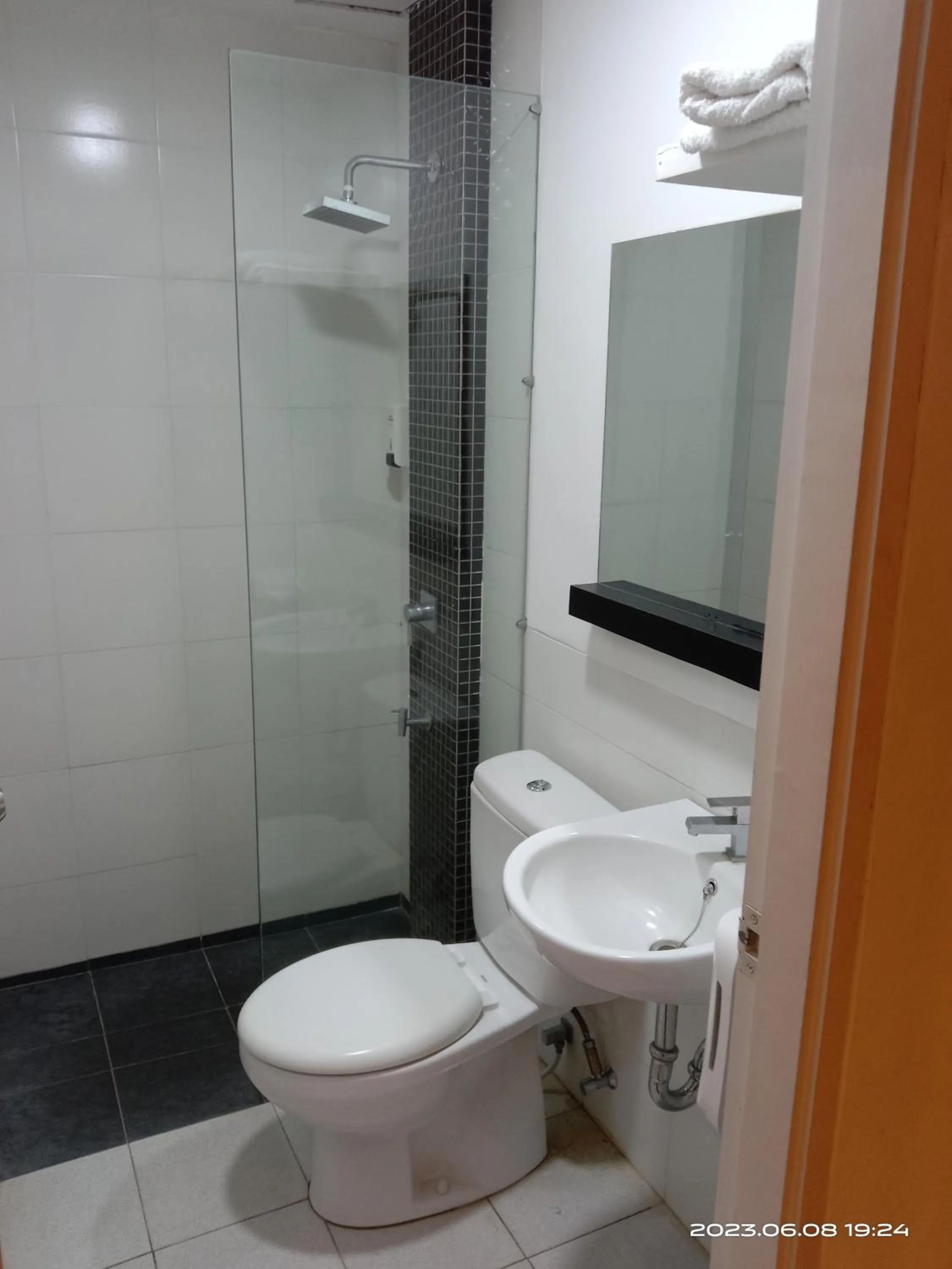 Shower in Poppies Senggigi Hostel