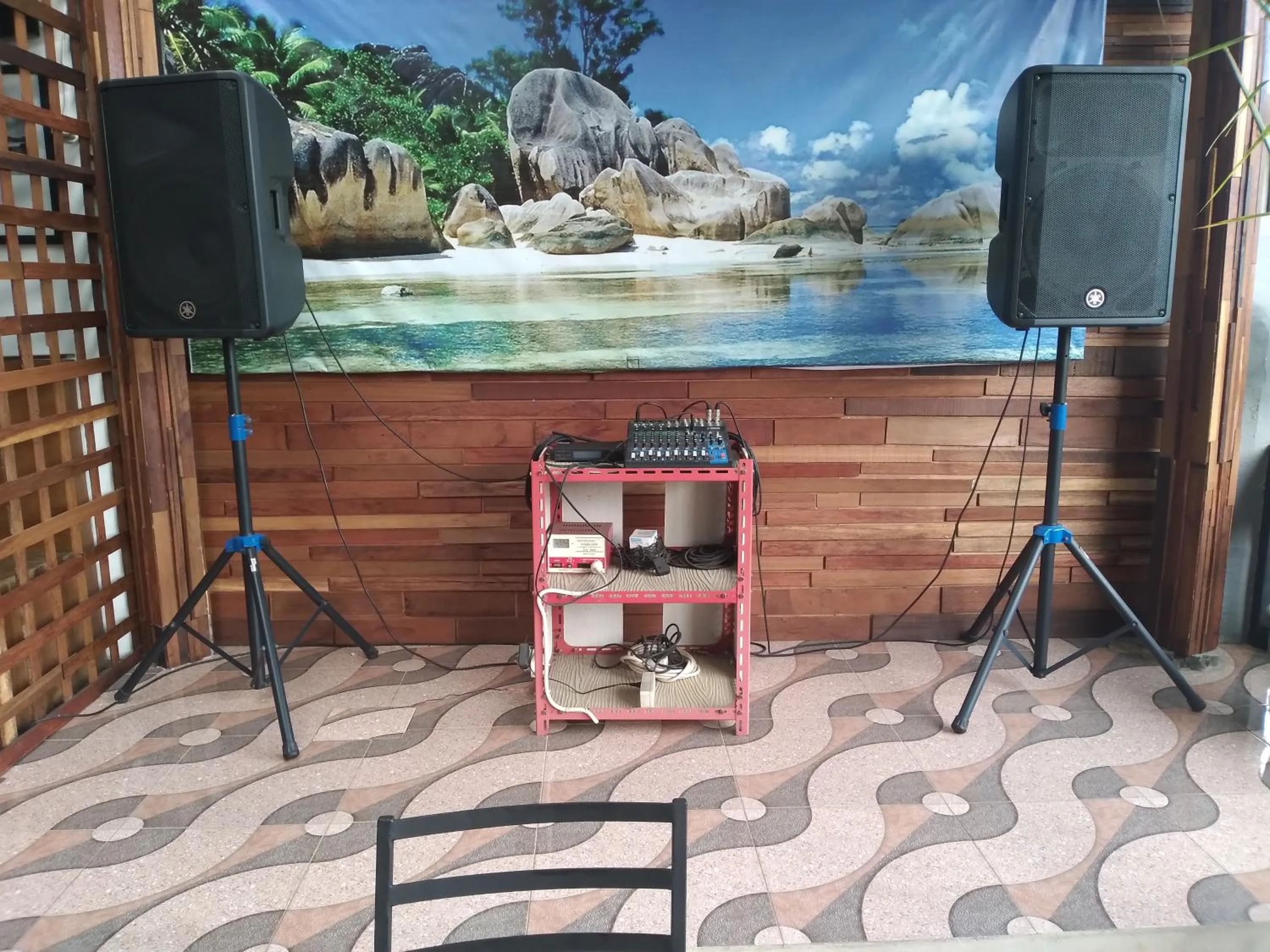 Restaurant/places to eat in Poppies Senggigi Hostel