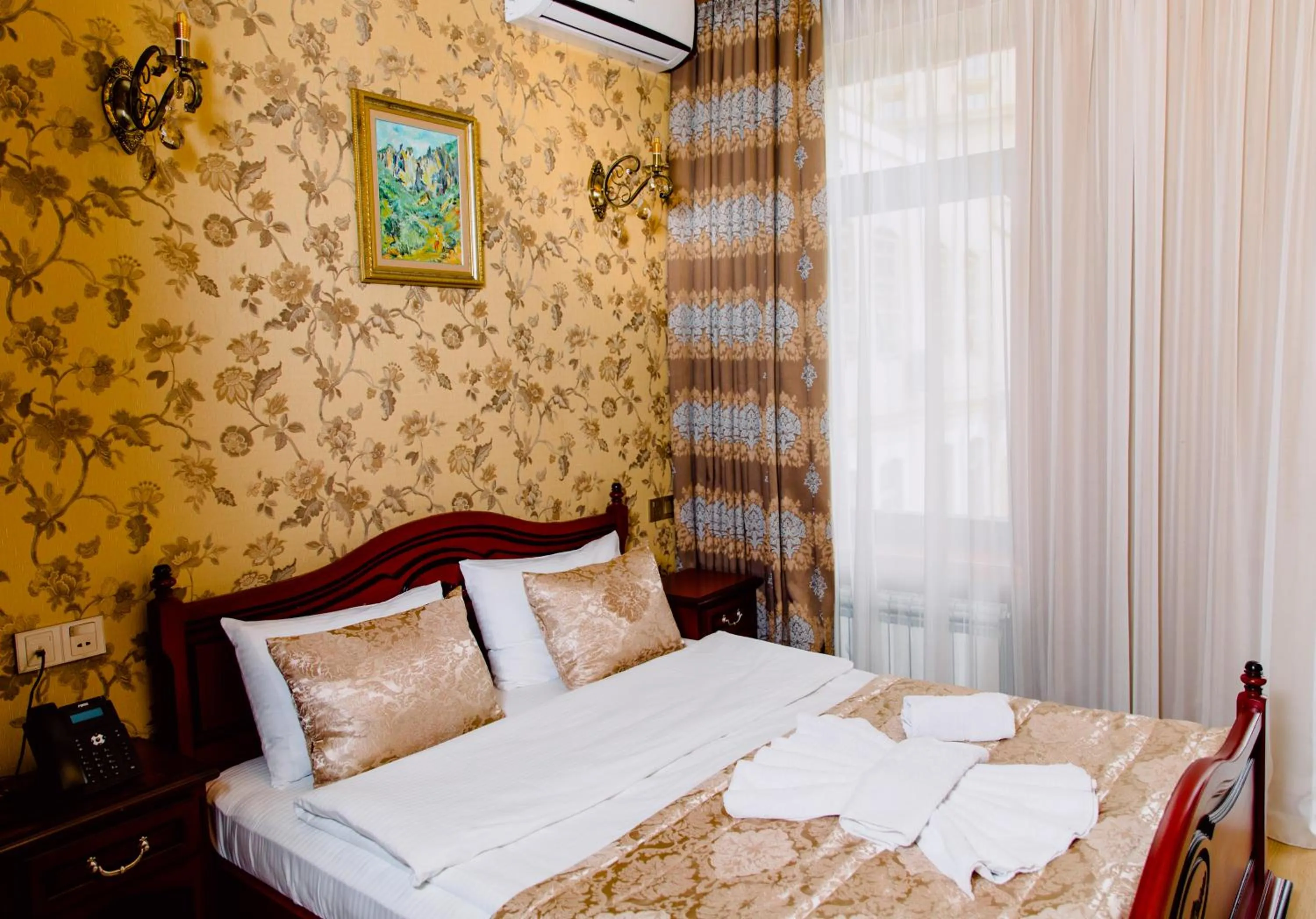 Bed in Royal Antique Boutique Hotel