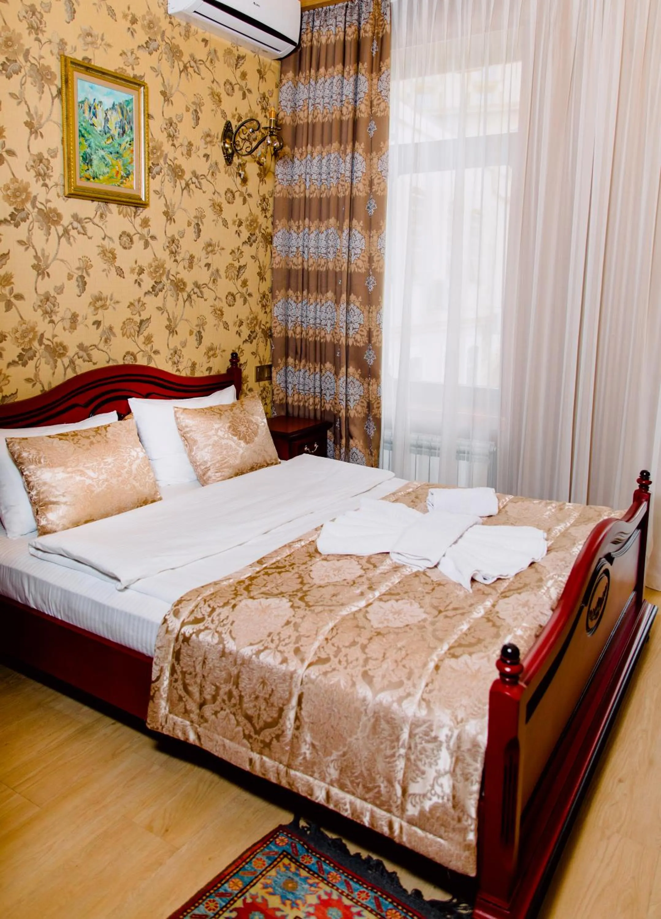 Bed in Royal Antique Boutique Hotel