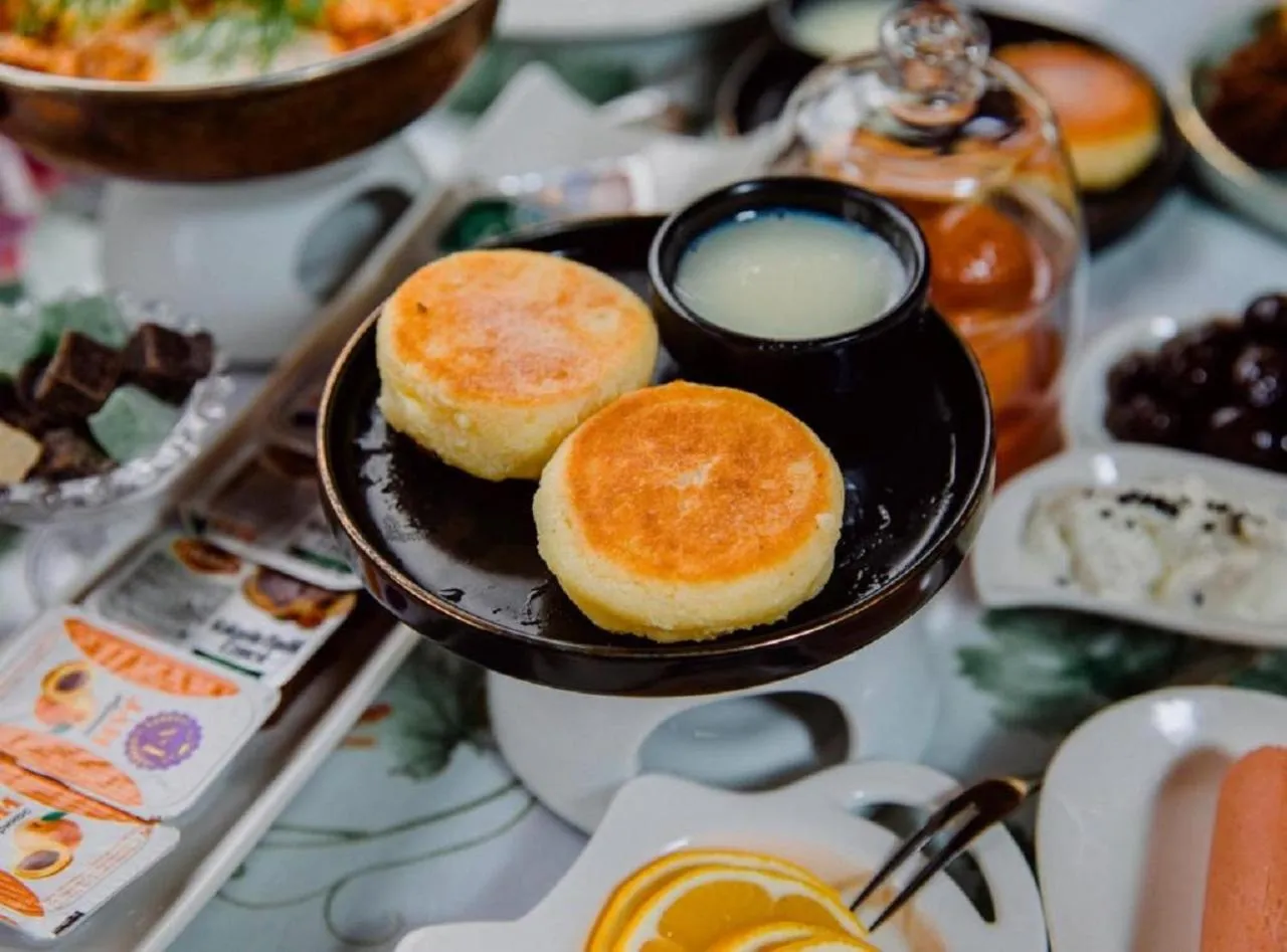 Restaurant/places to eat in Royal Antique Boutique Hotel