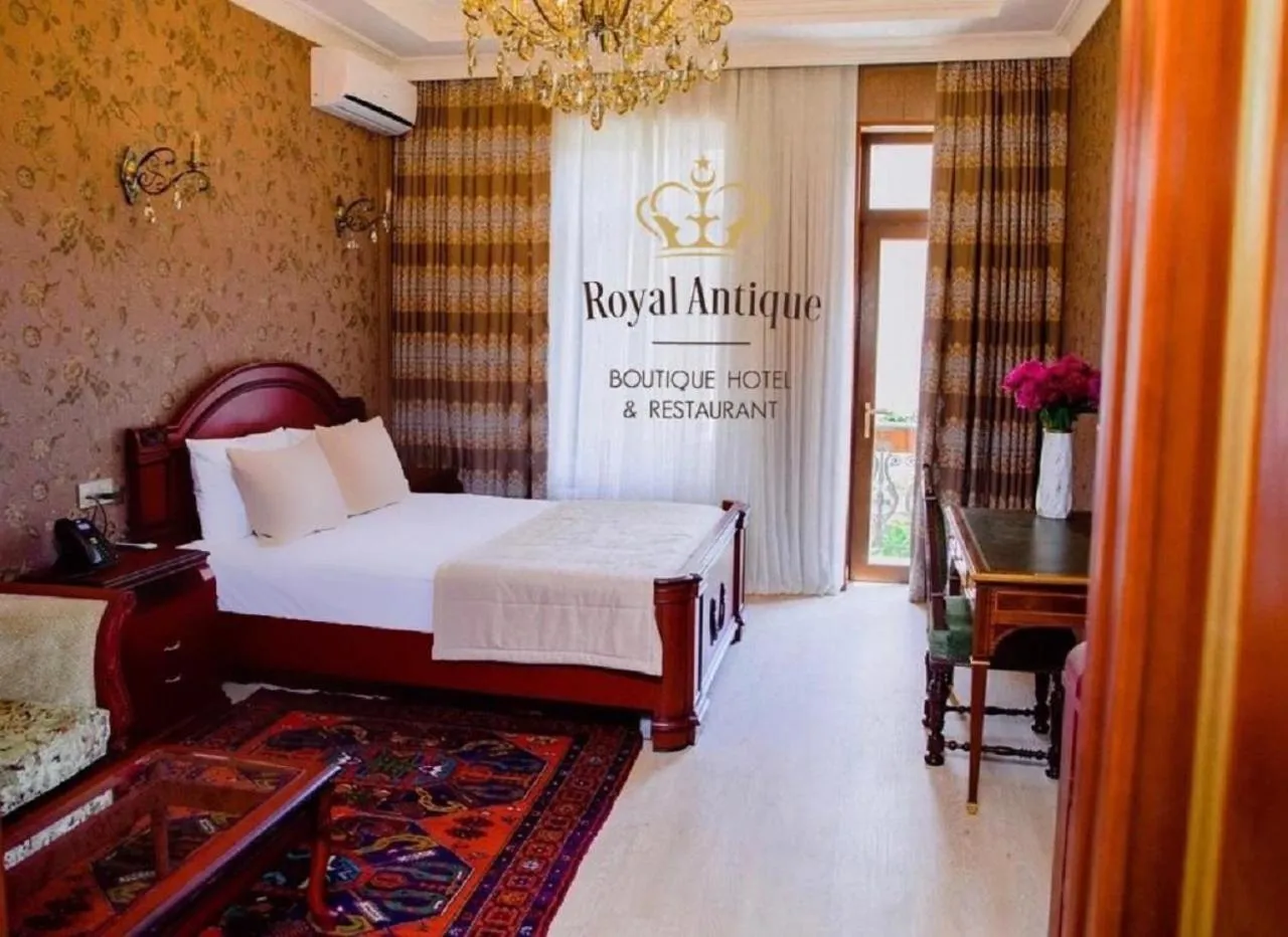 Bed in Royal Antique Boutique Hotel