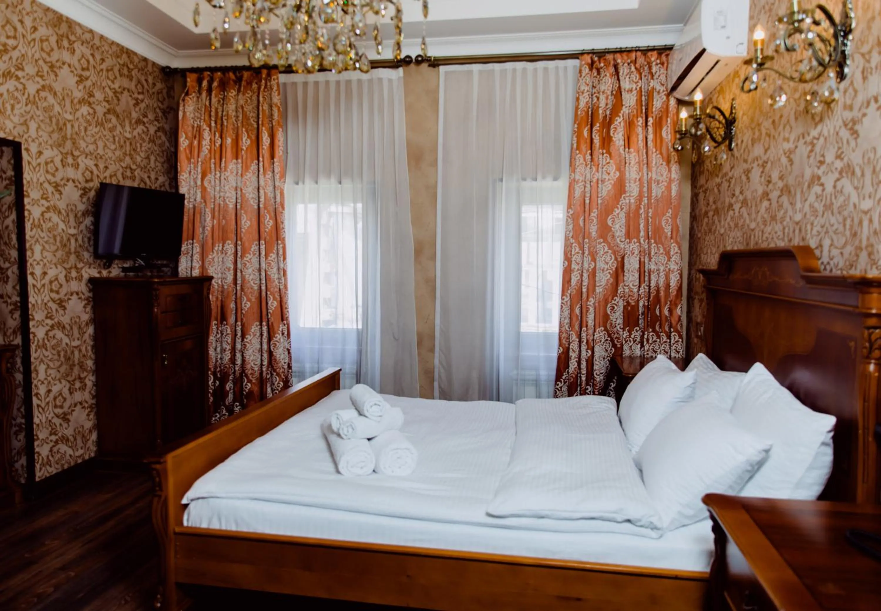 Property building, Bed in Royal Antique Boutique Hotel