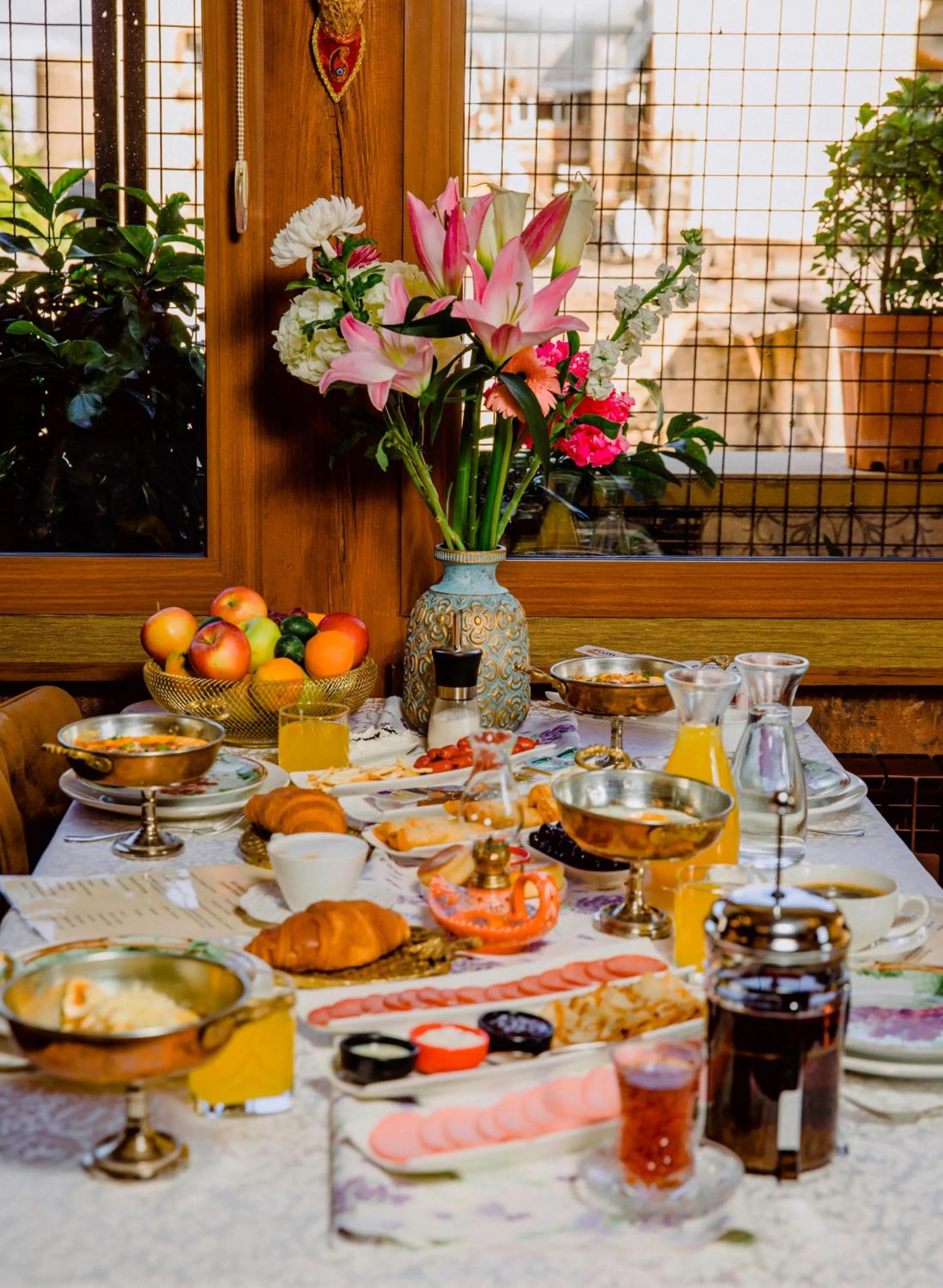 Food and drinks in Royal Antique Boutique Hotel