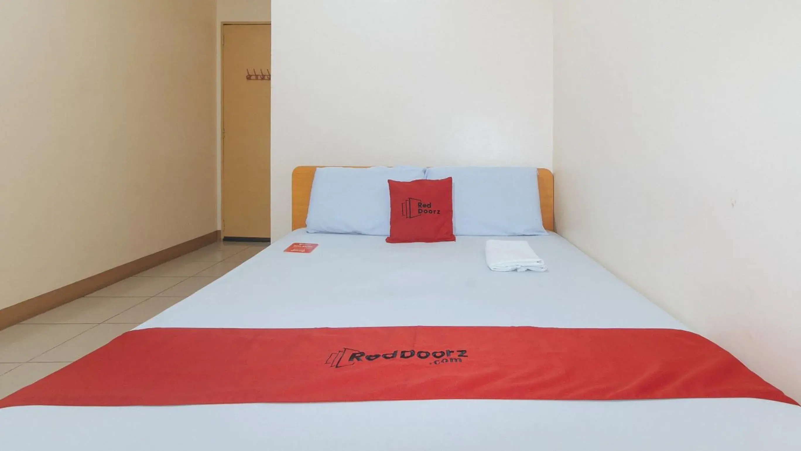 Standard Double Room in RedDoorz @ Asiana Pension Inn Mandaue City Standard Double Room in RedDoorz @ Asiana Pension Inn Mandaue City