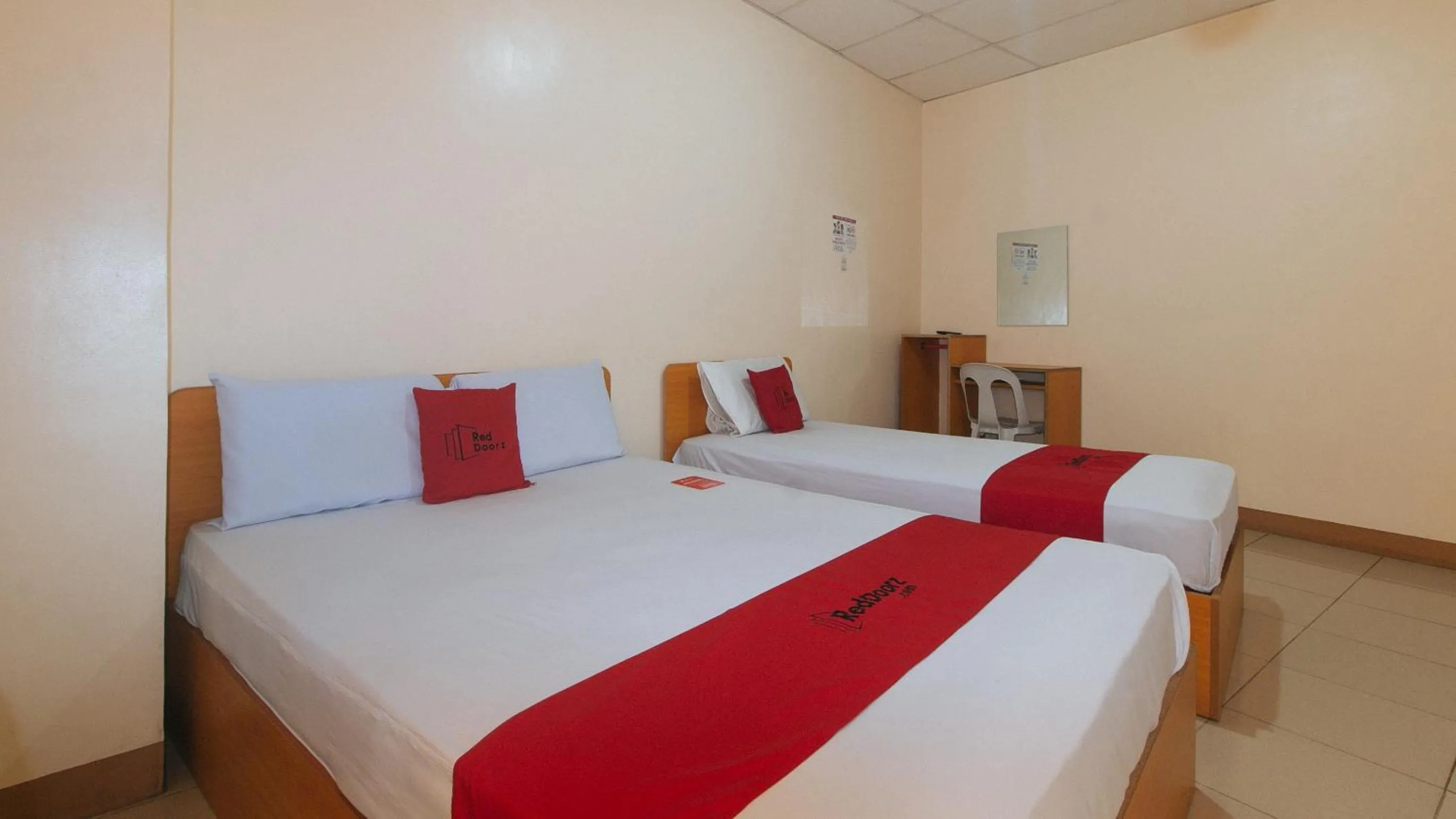 Bed in RedDoorz @ Asiana Pension Inn Mandaue City