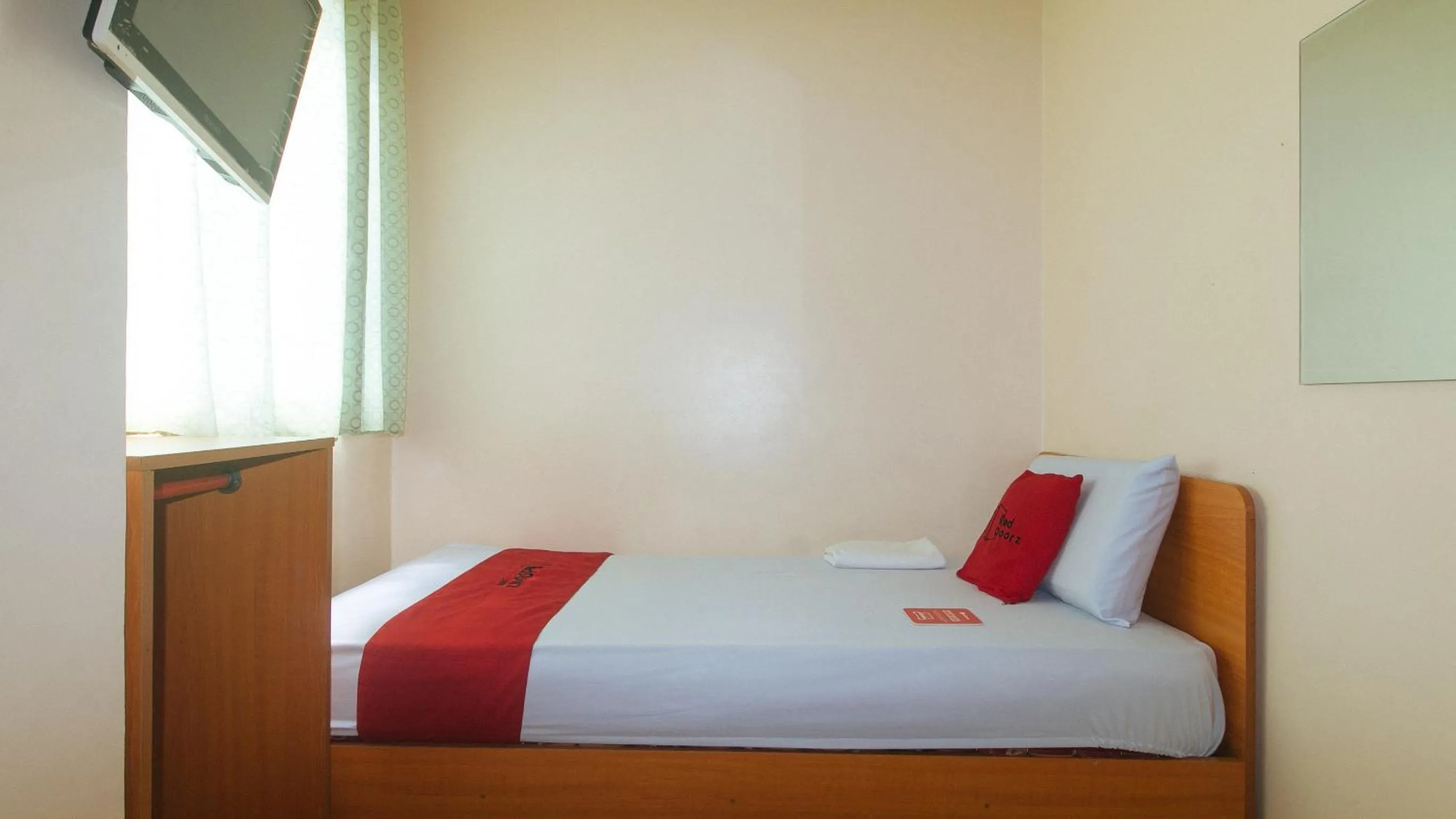 Bedroom in RedDoorz @ Asiana Pension Inn Mandaue City