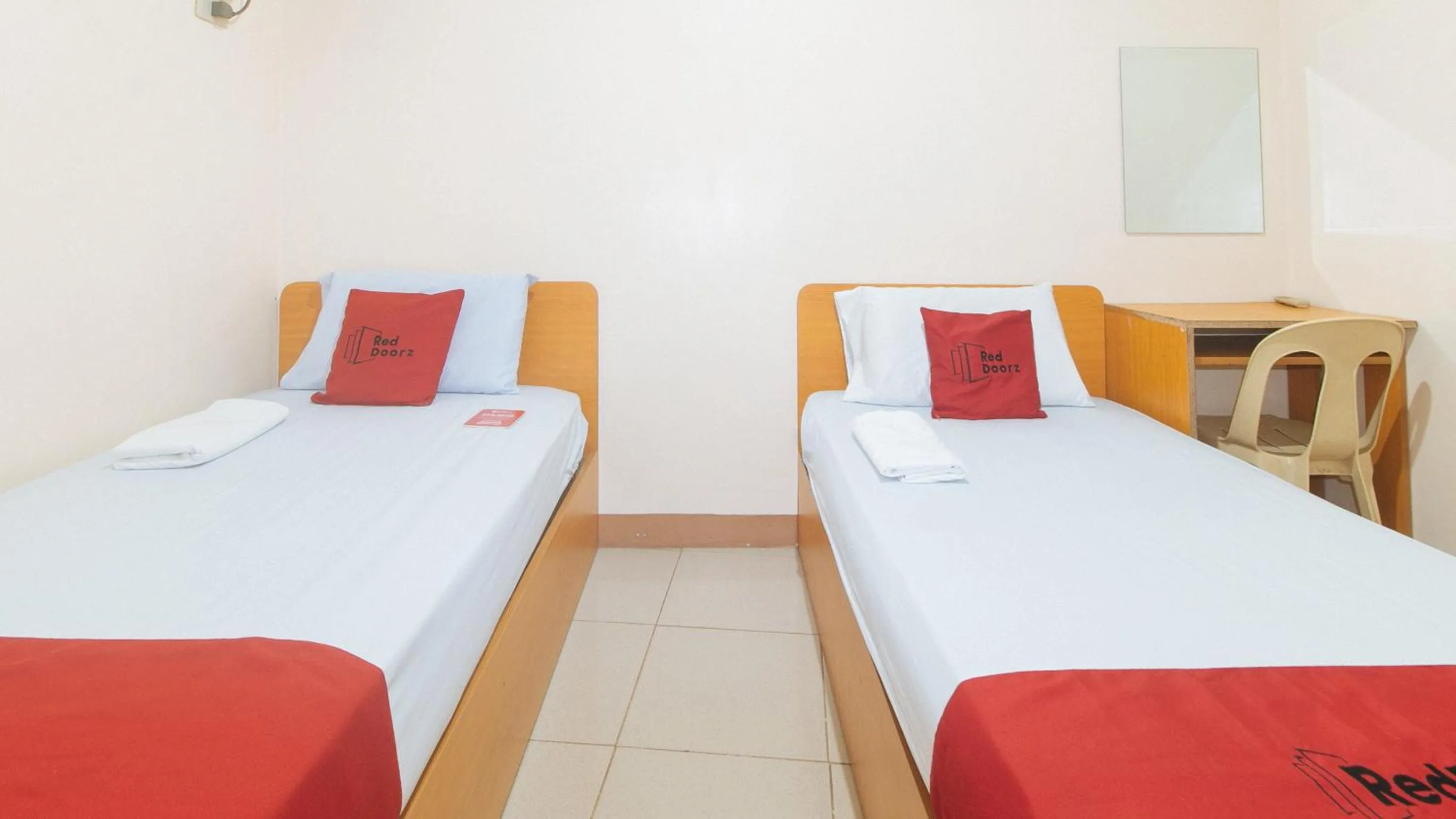 Bed in RedDoorz @ Asiana Pension Inn Mandaue City