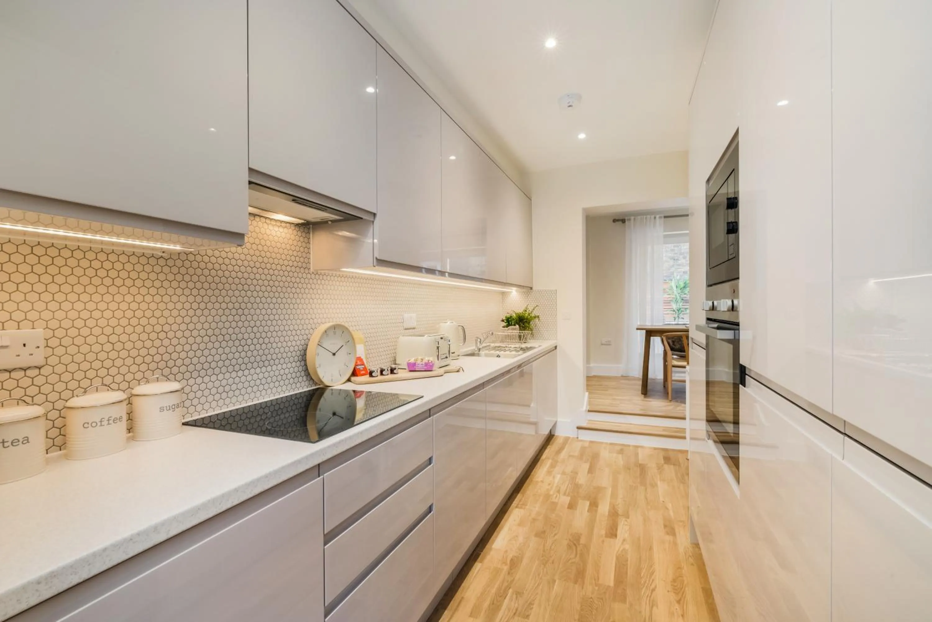 Kitchen or kitchenette in StayLux Kensington
