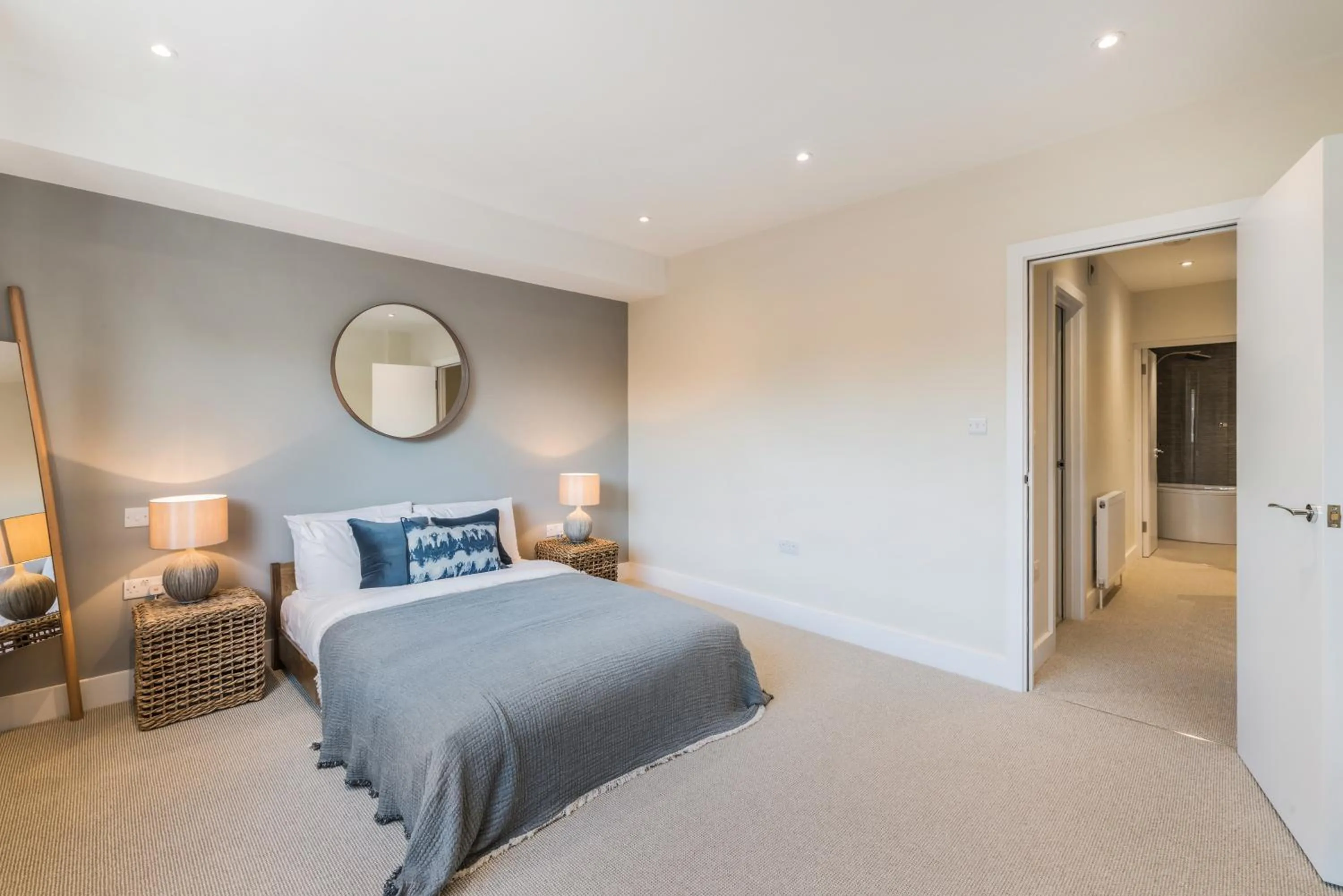 Bed in StayLux Kensington