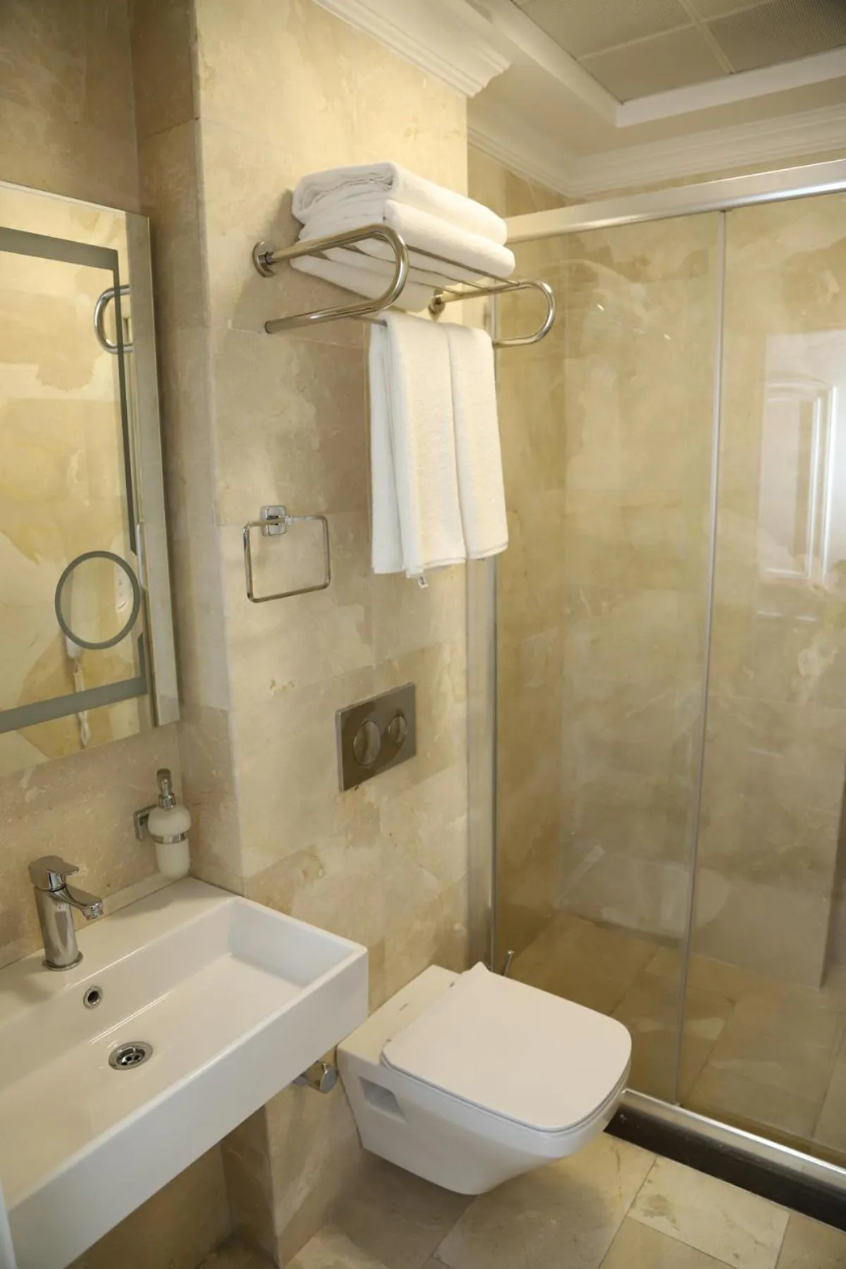 Shower in Novus Hotel İstanbul