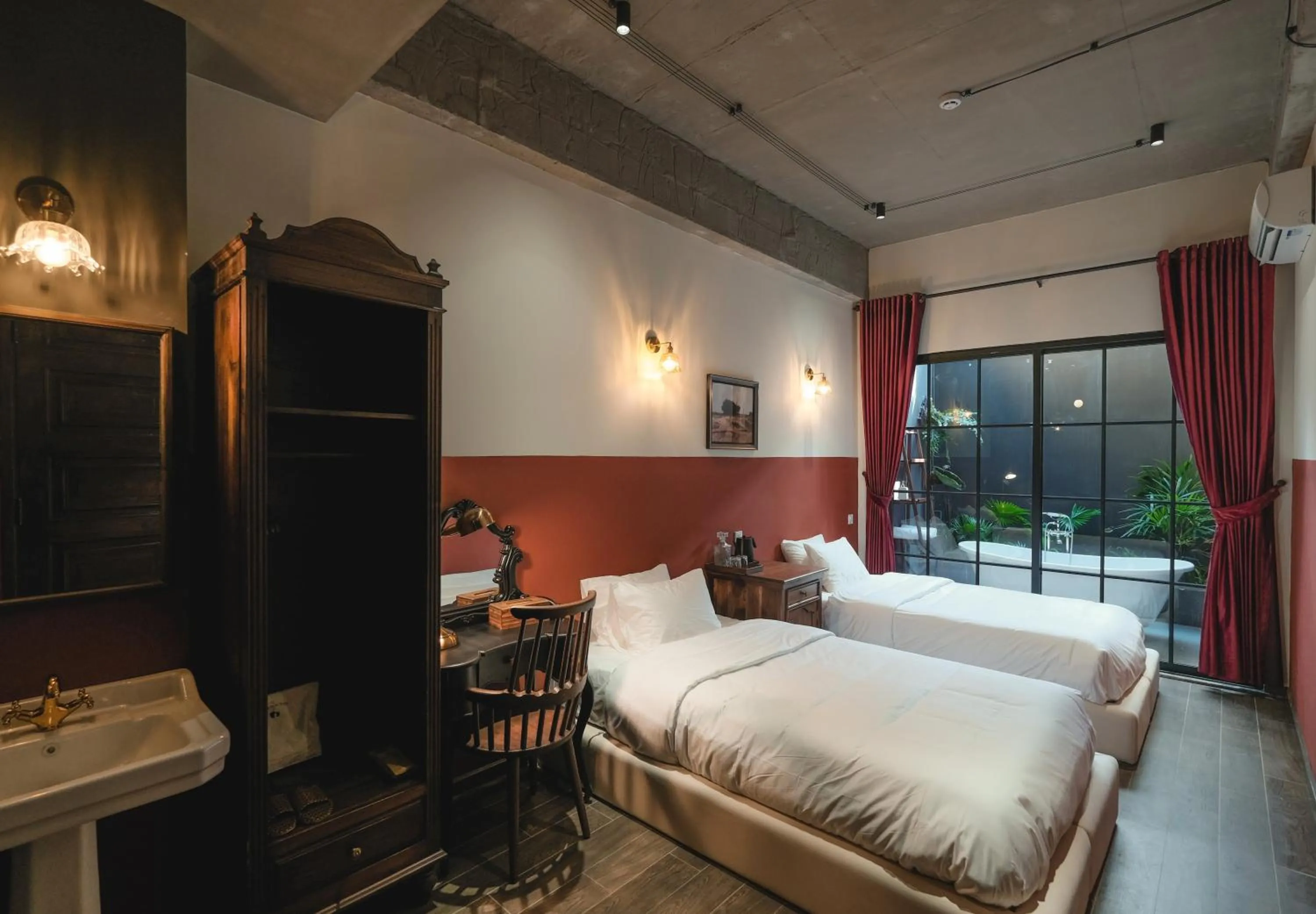 Bathroom, Bed in The Chum Boutique