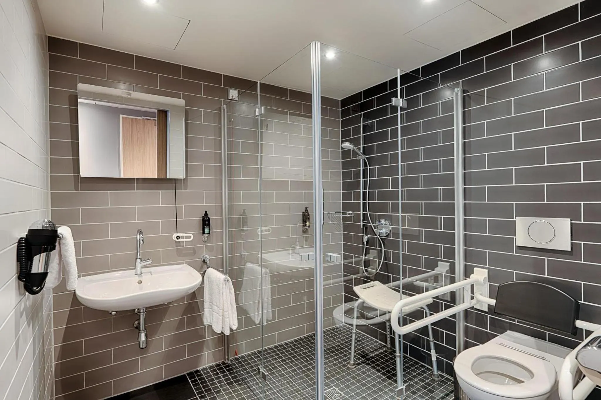 Bathroom in Premier Inn Frankfurt Westend