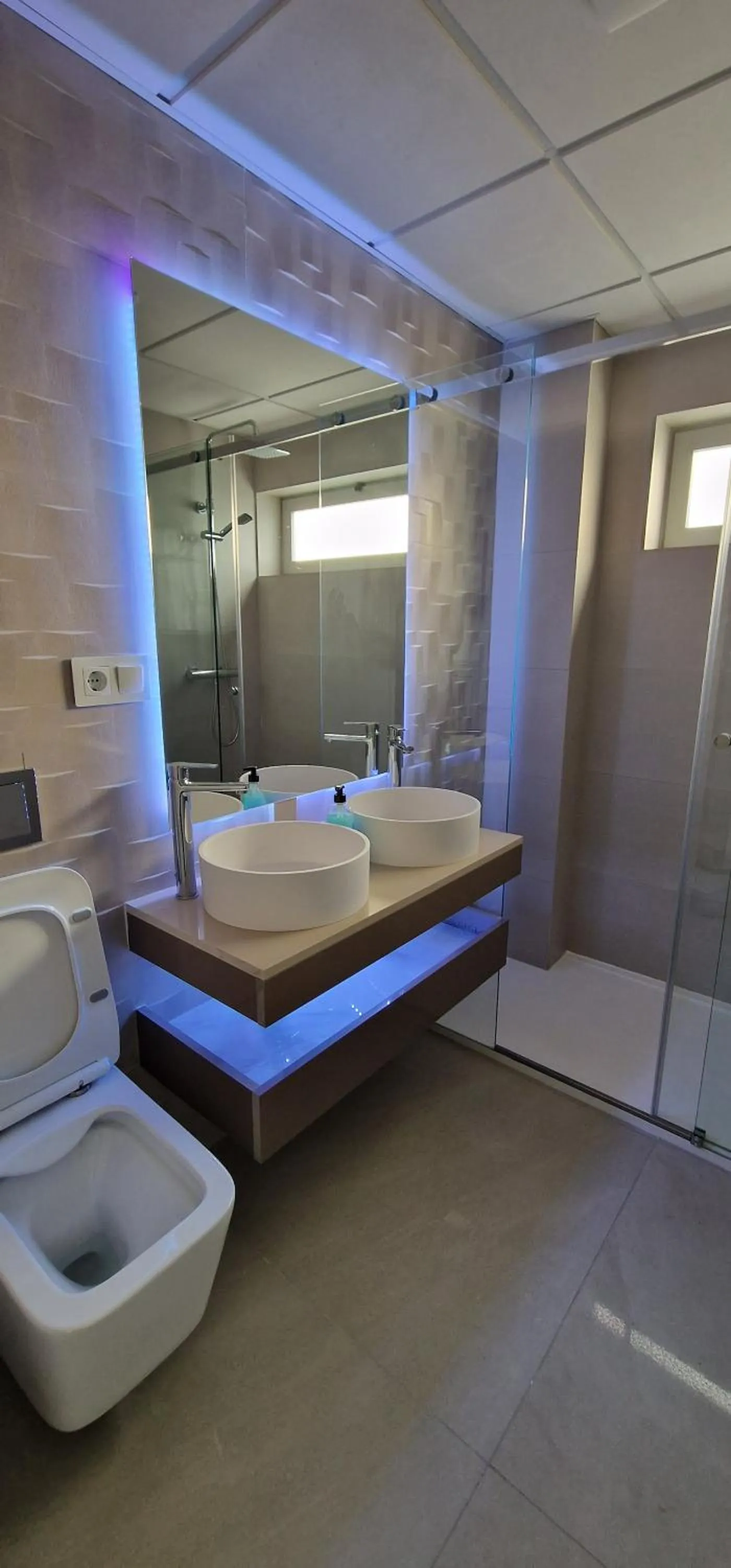 Shower in APARTAMENTOS OASIS DE LA CALA