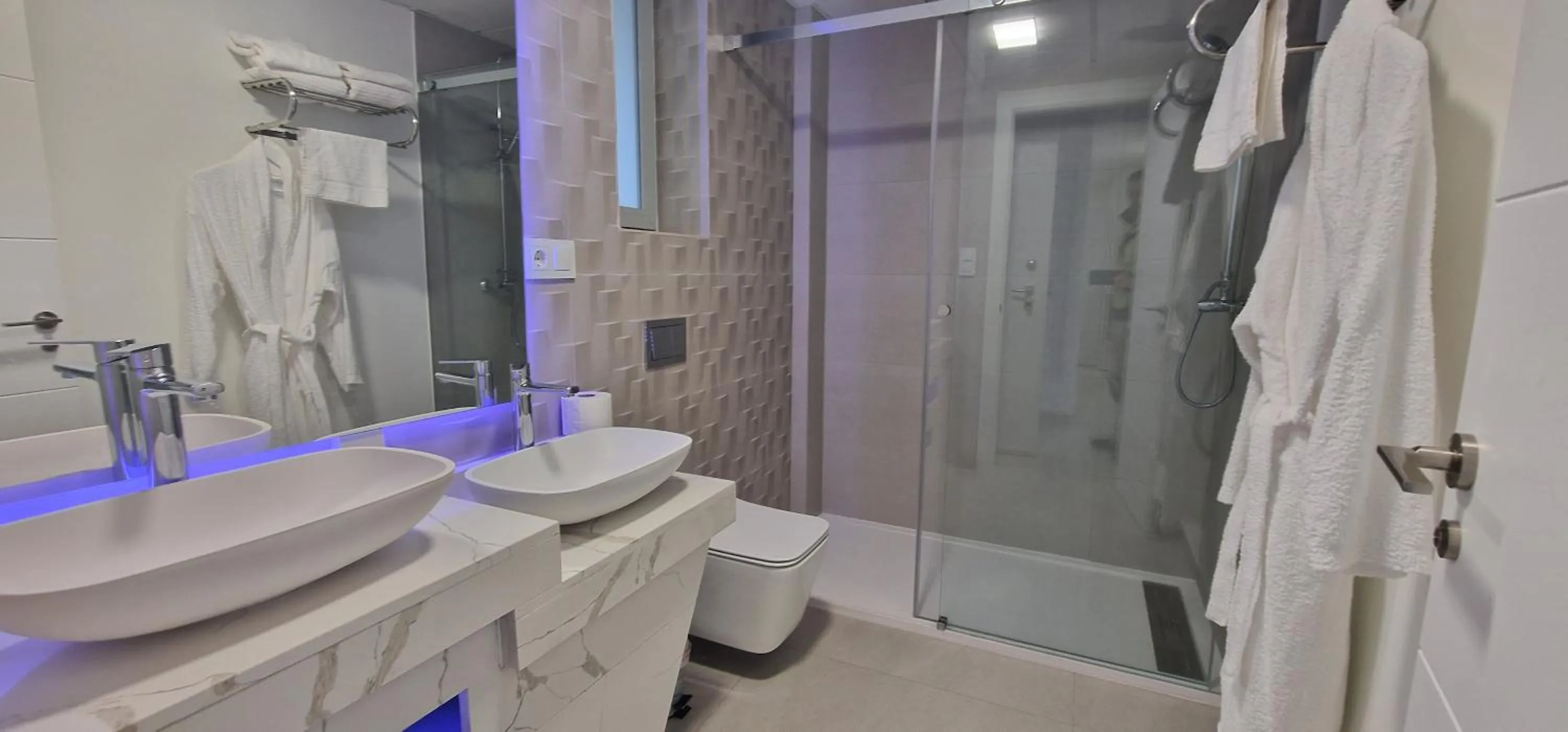 APARTAMENTOS OASIS DE LA CALA