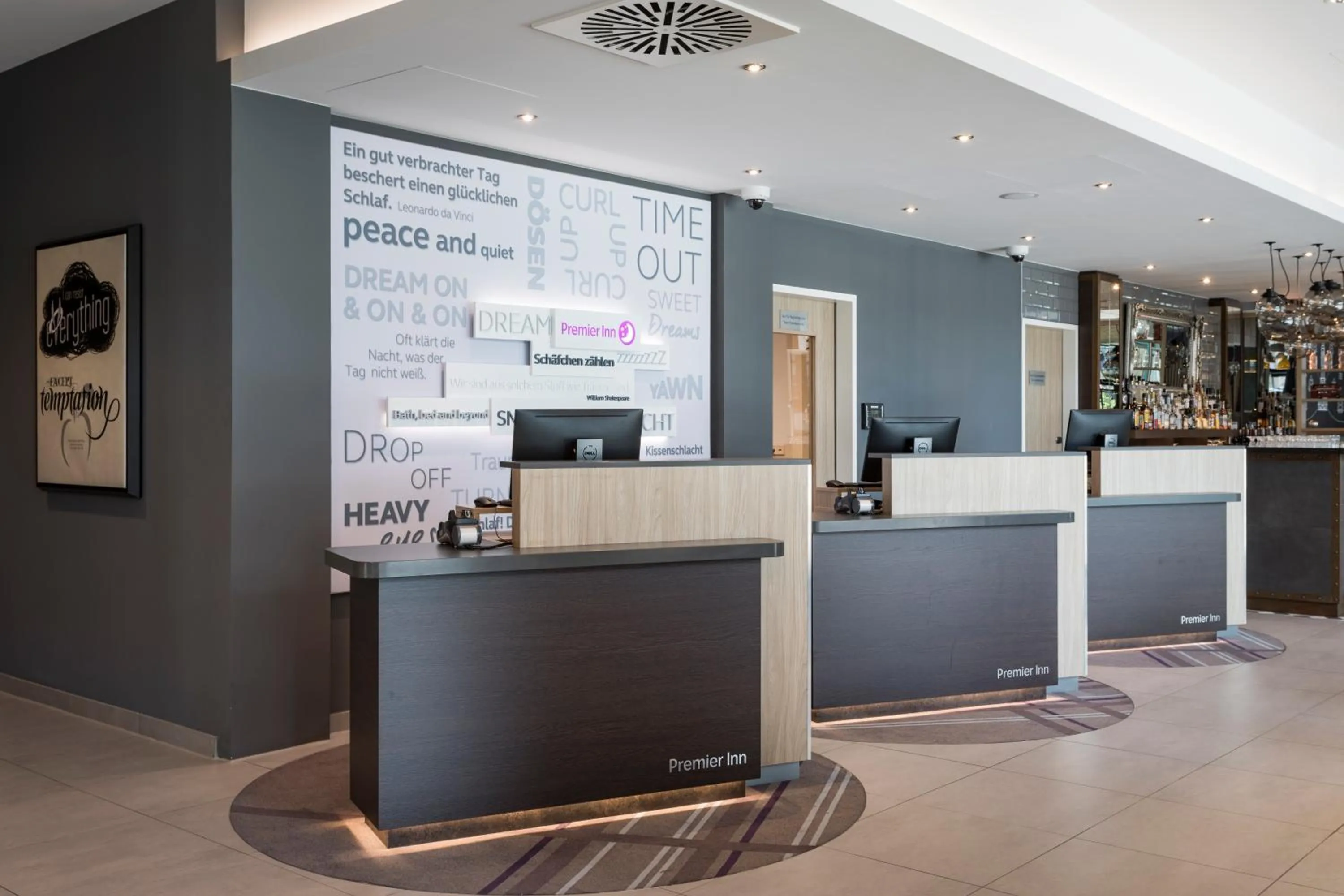 Lobby or reception in Holiday Inn Express Freiburg - City Centre