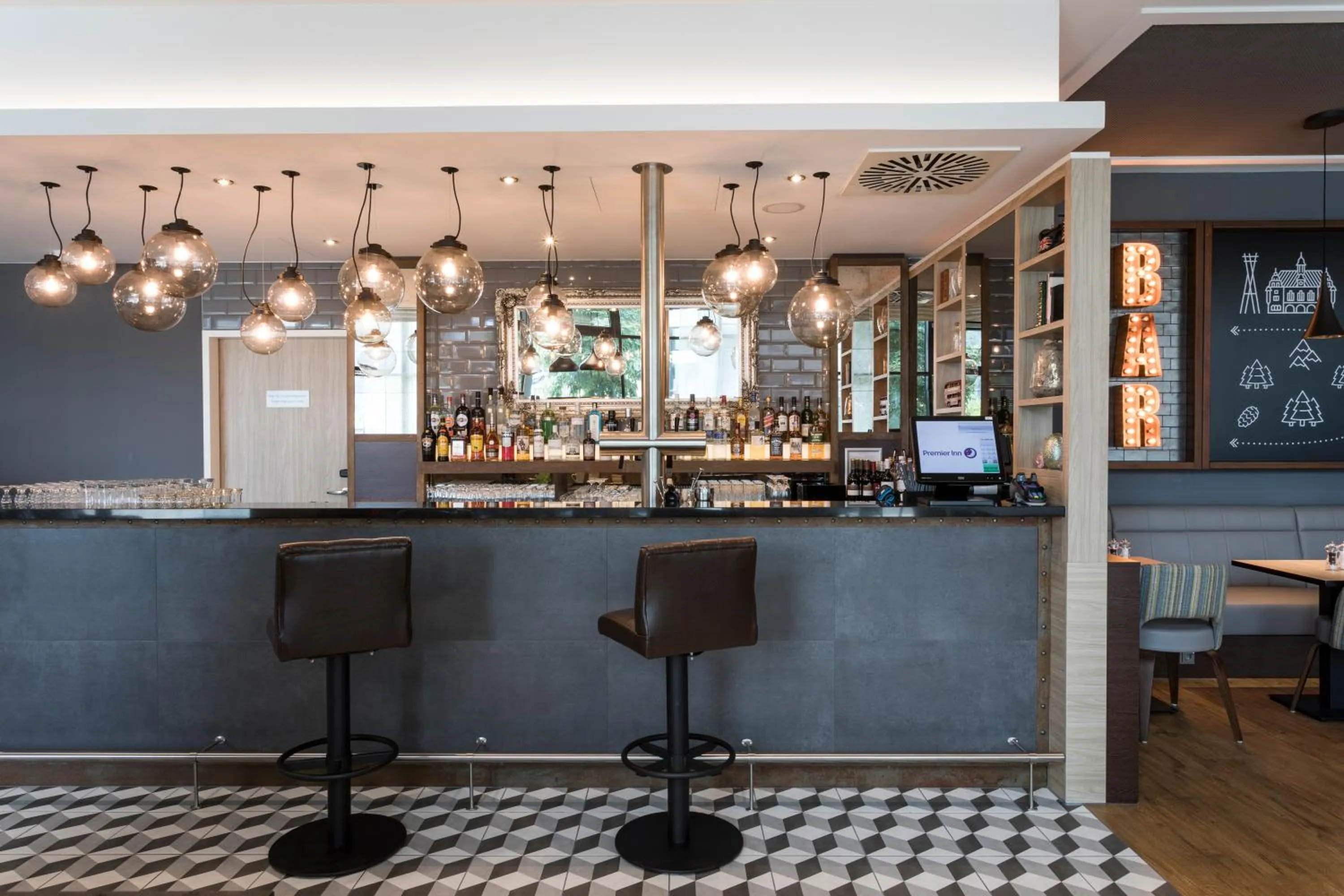 Lounge or bar in Holiday Inn Express Freiburg - City Centre