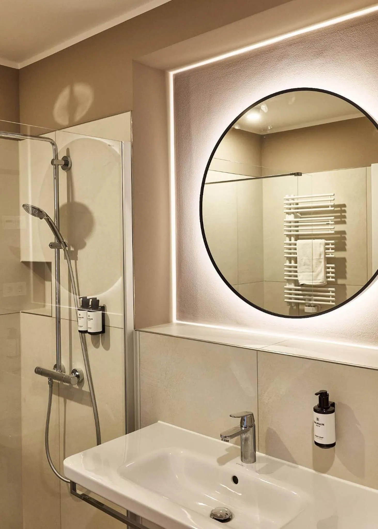 Shower in Arbio I Makro Apartments