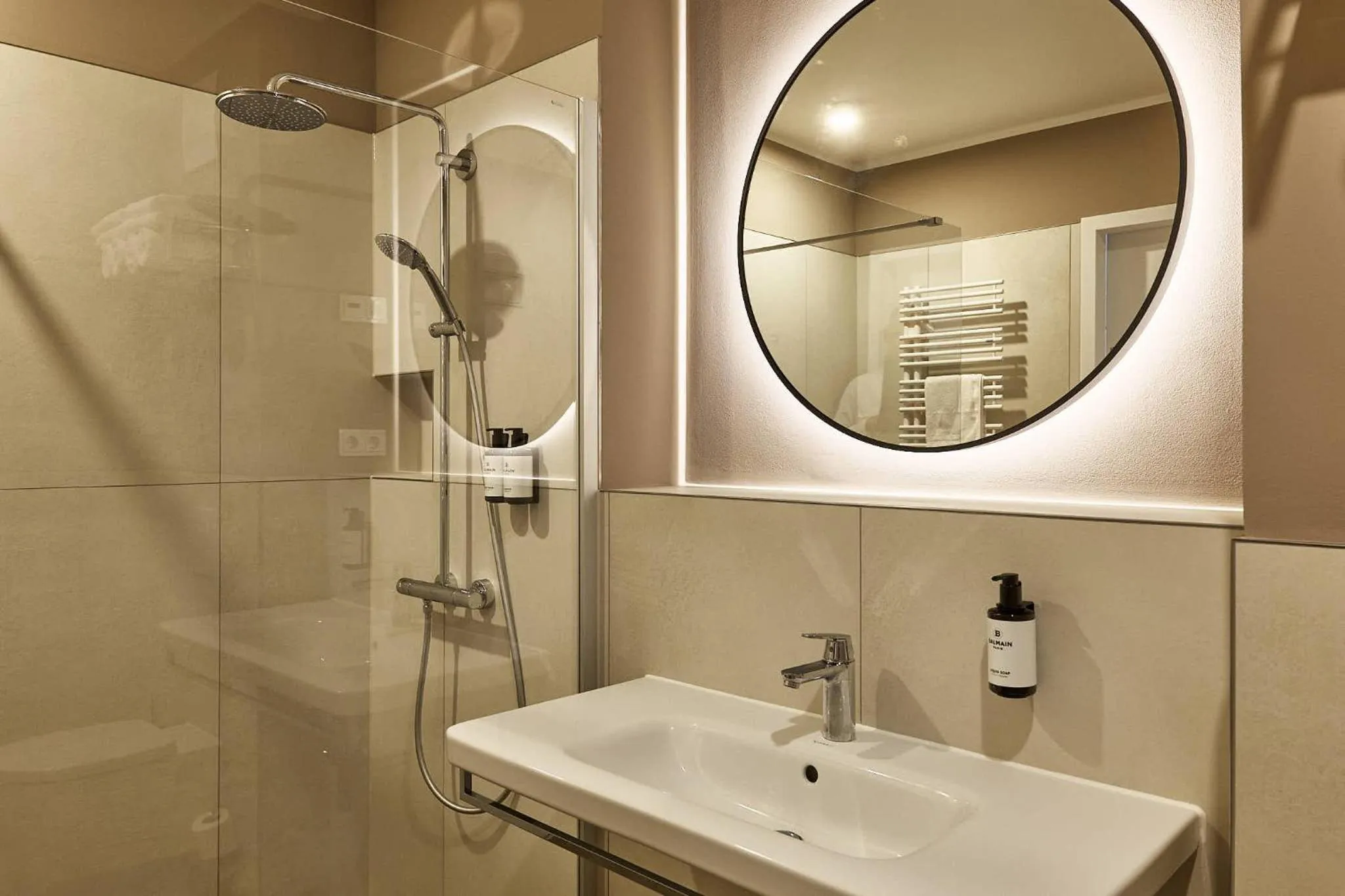 Shower in Arbio I Makro Apartments