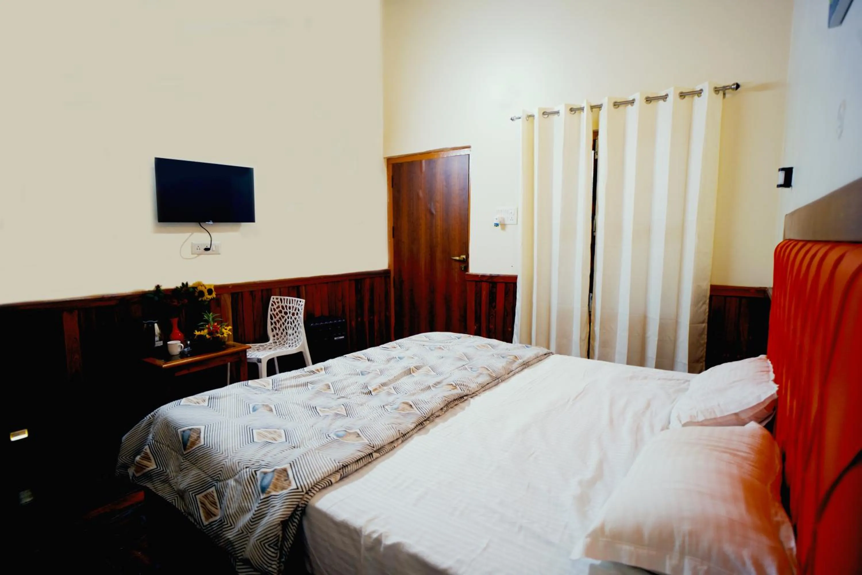 Bedroom, Bed in Cortland Jungle Resort