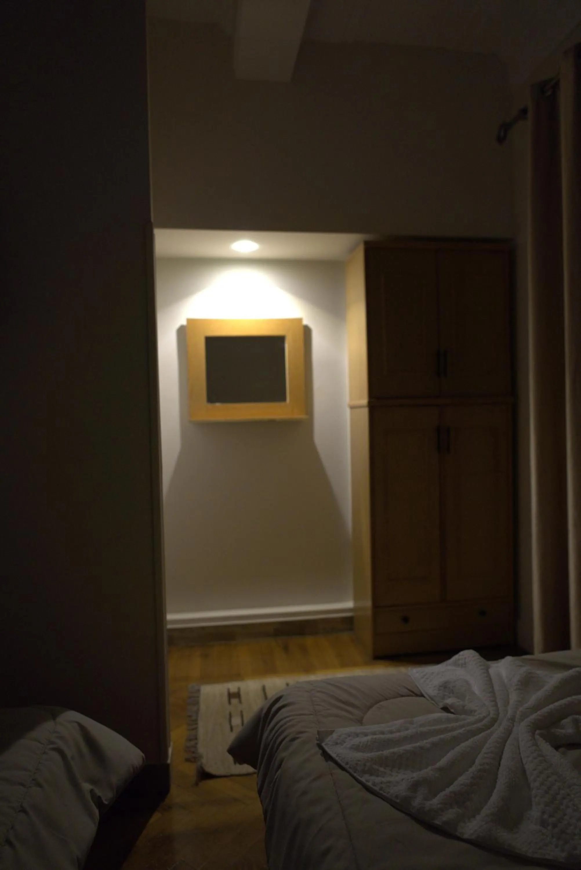 wardrobe, Bed in Central Cairo Hotel