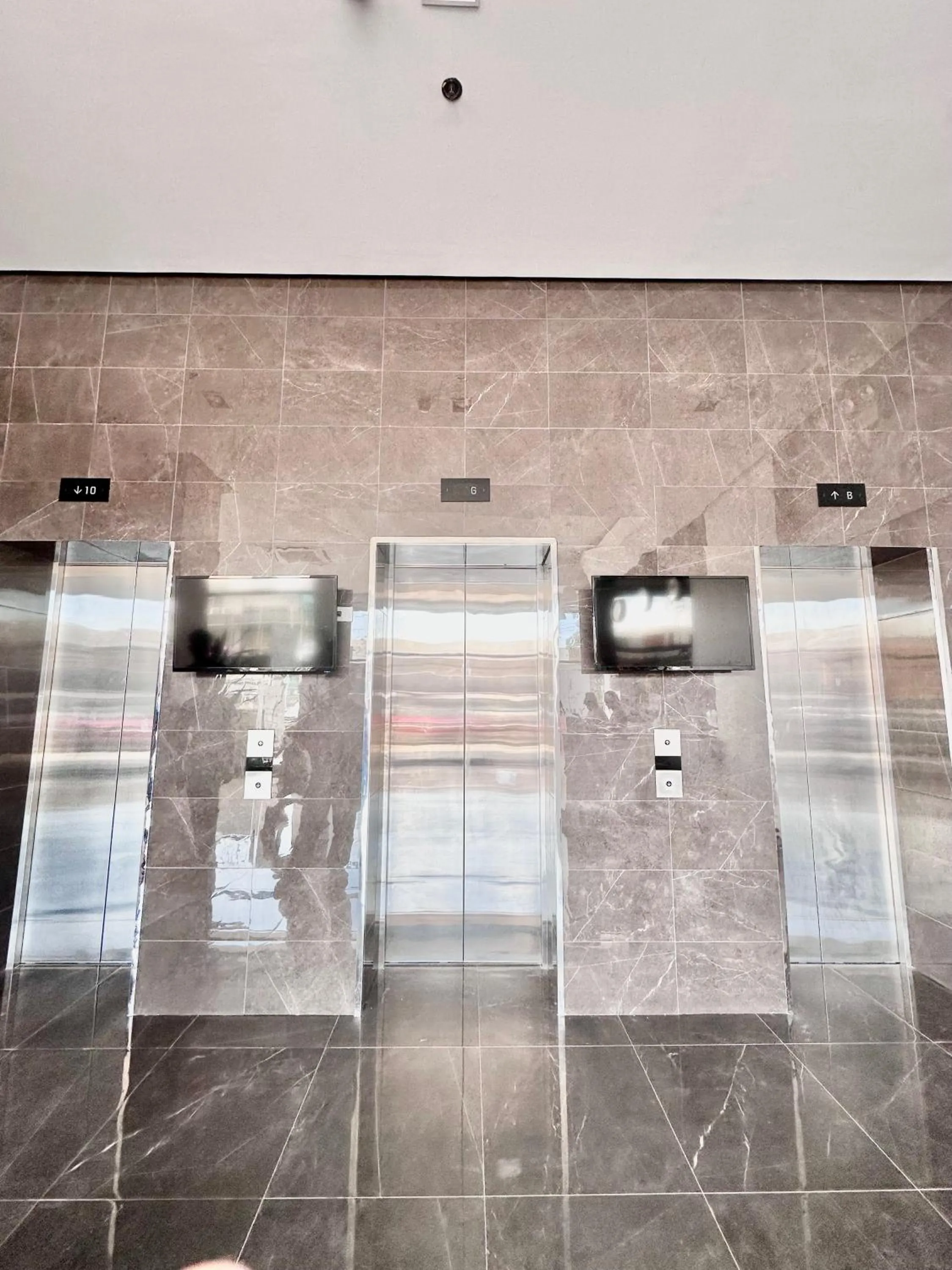 Scandinavian 1 BR beside SM CDO w POOL and Netflix