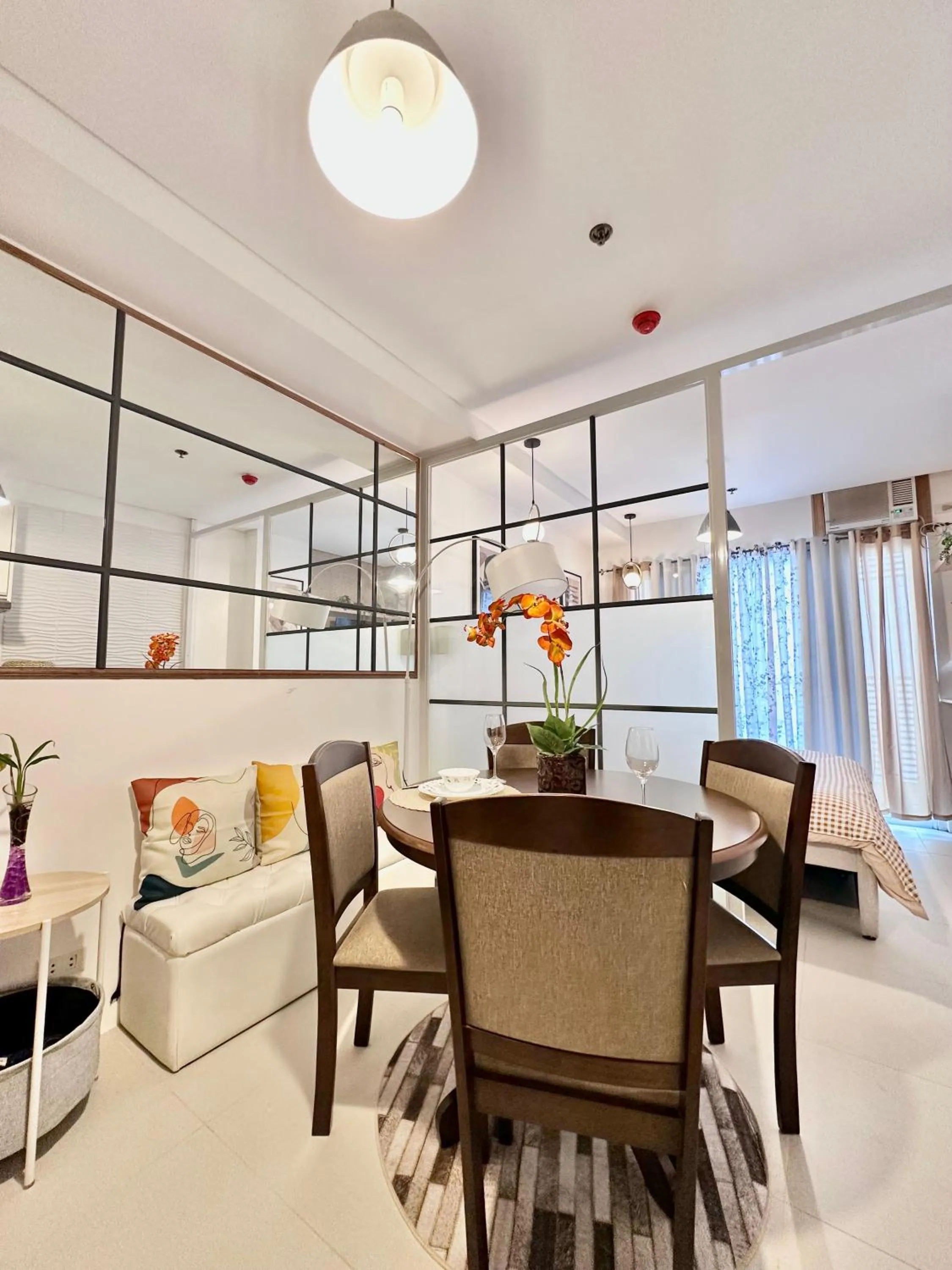 Scandinavian 1 BR beside SM CDO w POOL and Netflix