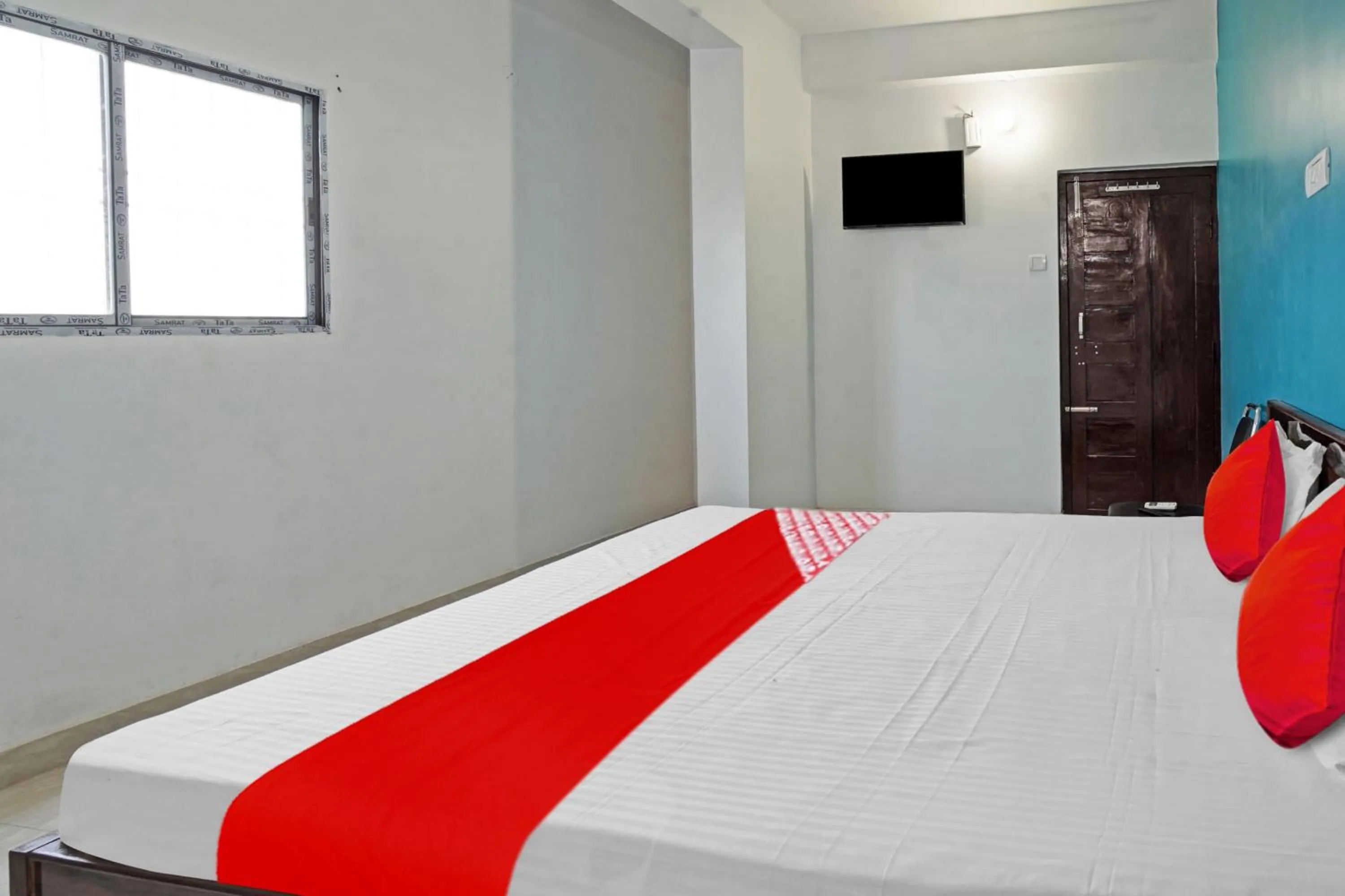 Bedroom in Hotel O by OYO Sun City