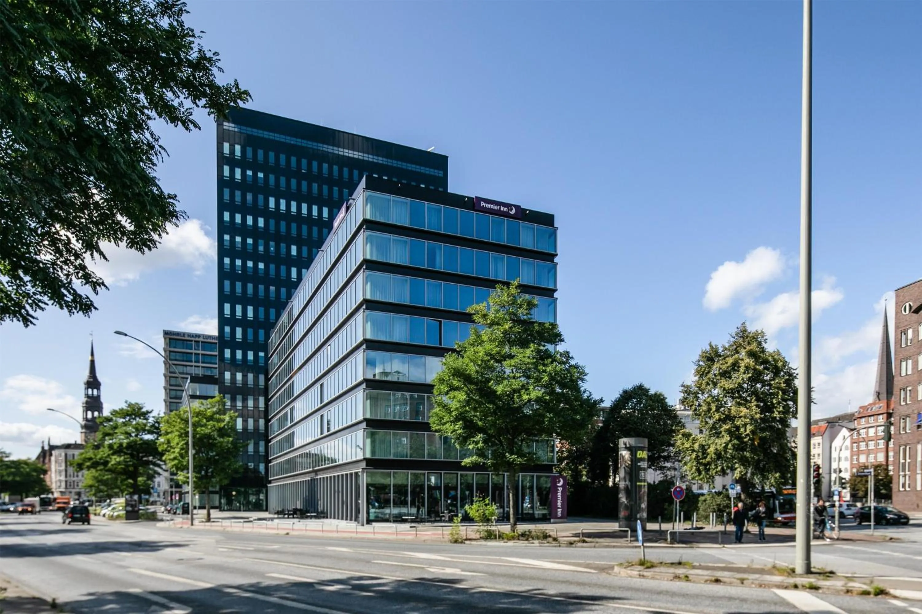 Property building in Premier Inn Hamburg City Zentrum