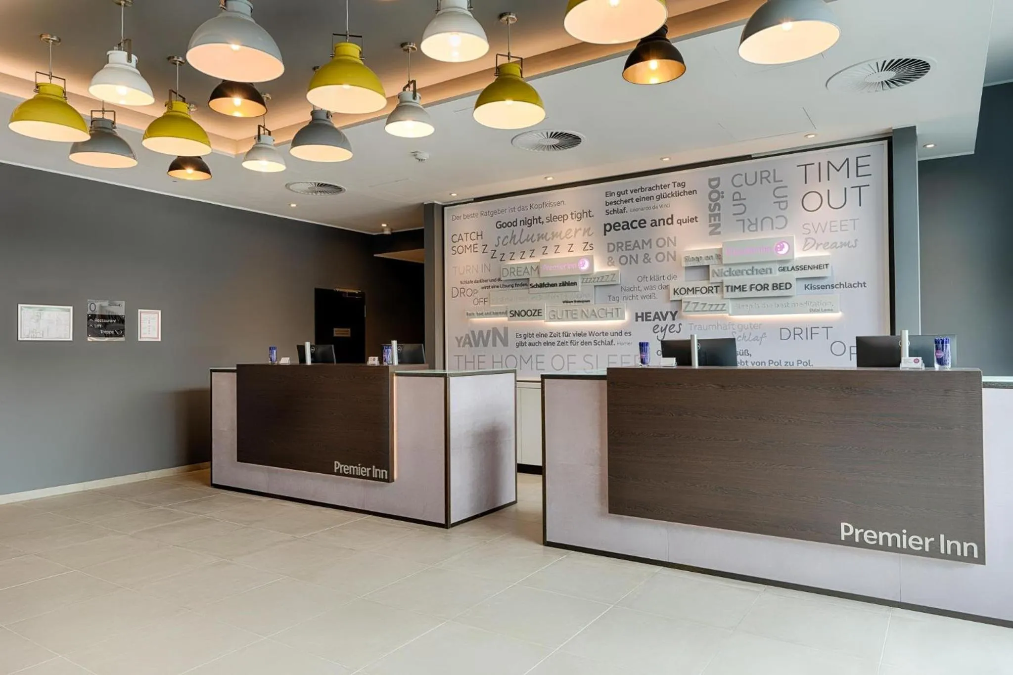 Lobby or reception in Premier Inn Hamburg City Klostertor