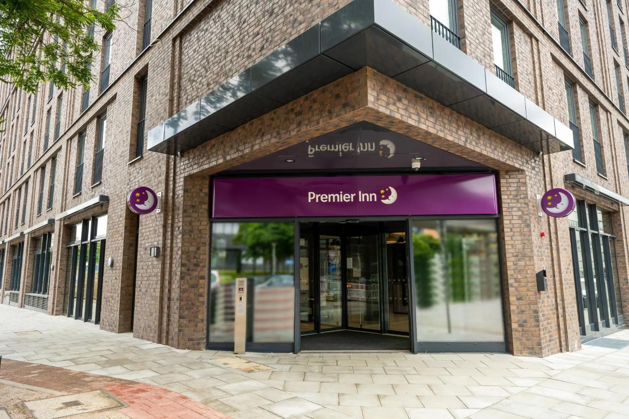 Property building in Premier Inn Hamburg City Klostertor