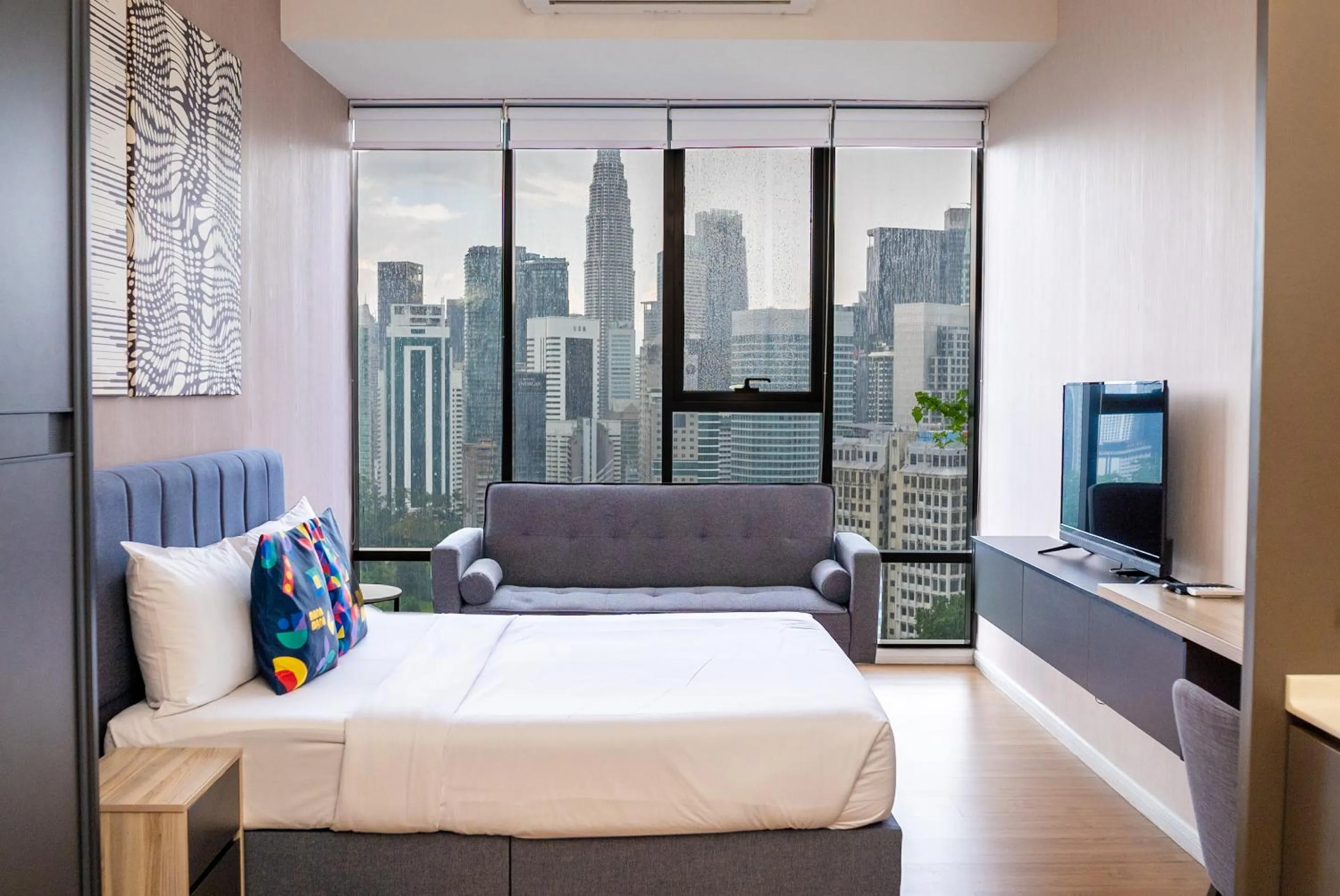 Ceylonz City View Double Room in Ceylonz Leisure Suites KLCC
