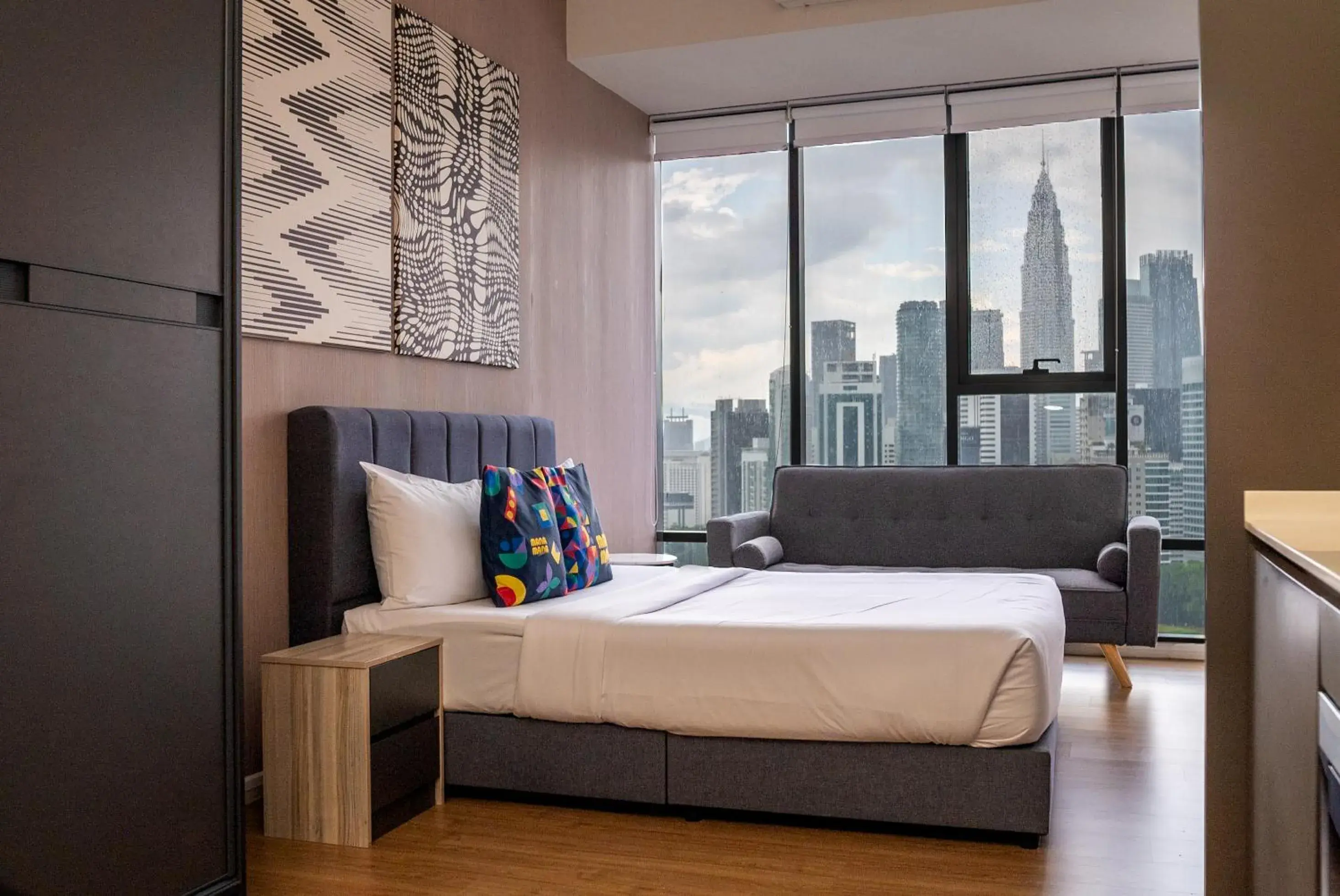 Ceylonz City View Double Room in Ceylonz Leisure Suites KLCC Bukit Bintang Ceylonz City View Double Room in Ceylonz Leisure Suites KLCC Bukit Bintang