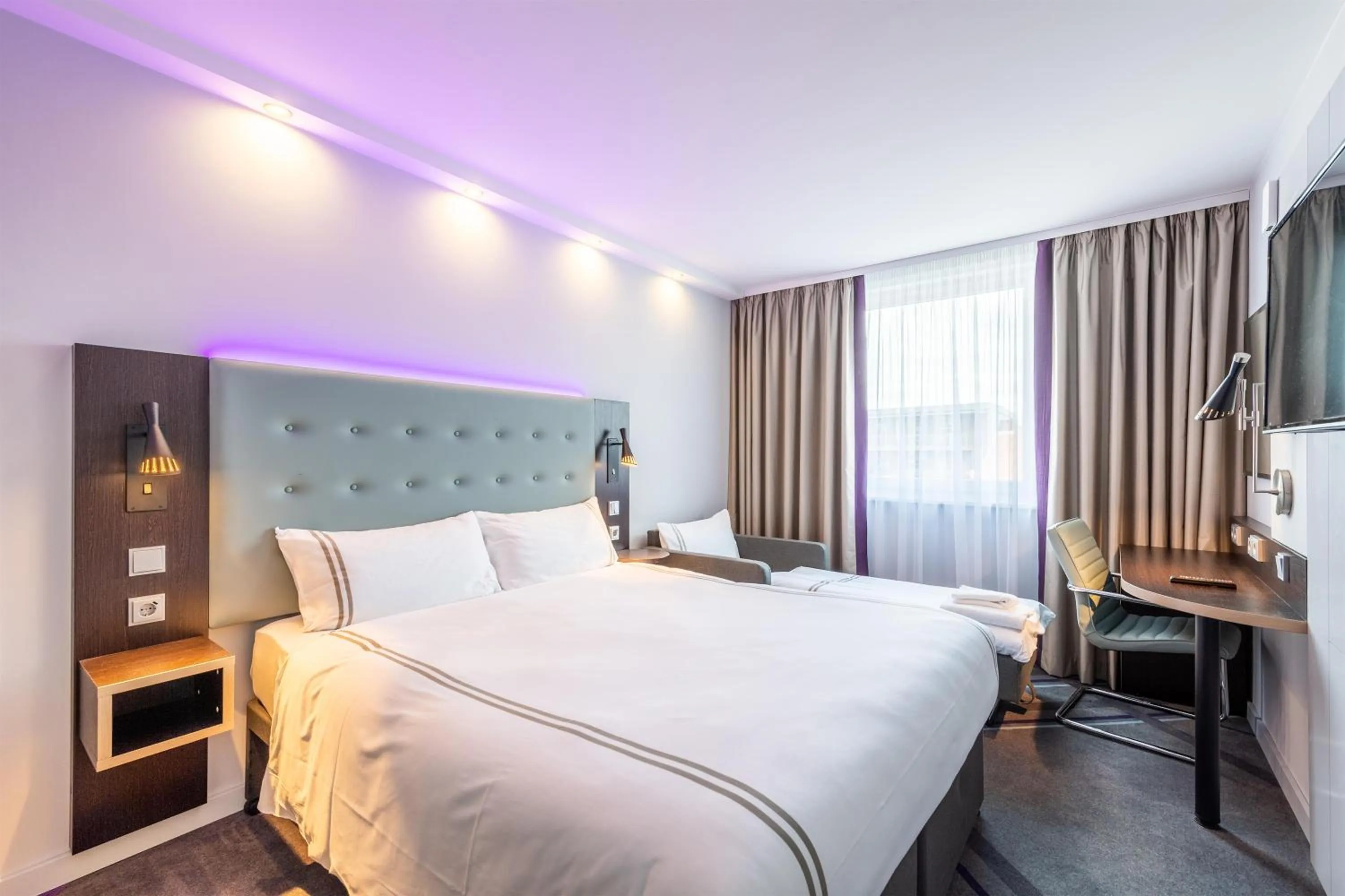 Bedroom, Bed in Premier Inn Hamburg City Alster